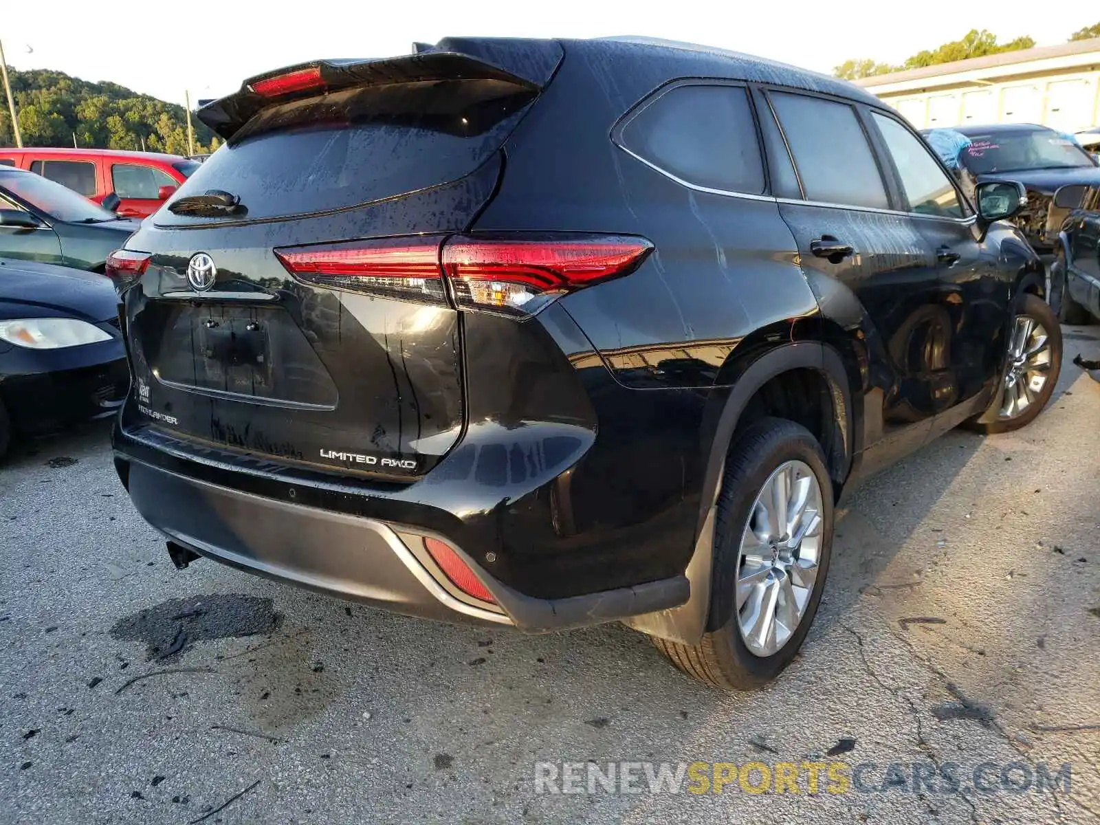 4 Photograph of a damaged car 5TDDZRBH0LS021141 TOYOTA HIGHLANDER 2020