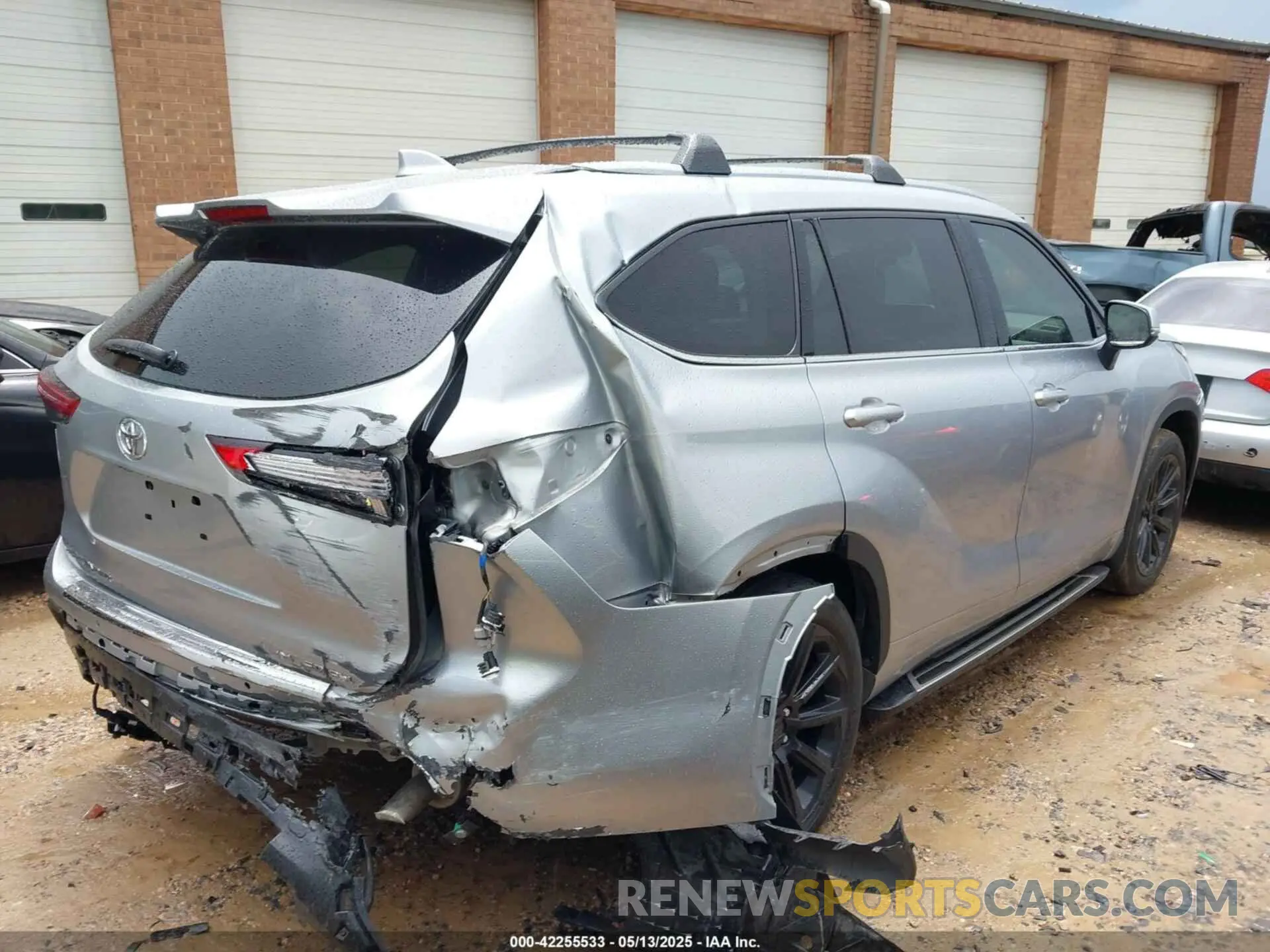 4 Photograph of a damaged car 5TDDZRBH1LS011976 TOYOTA HIGHLANDER 2020