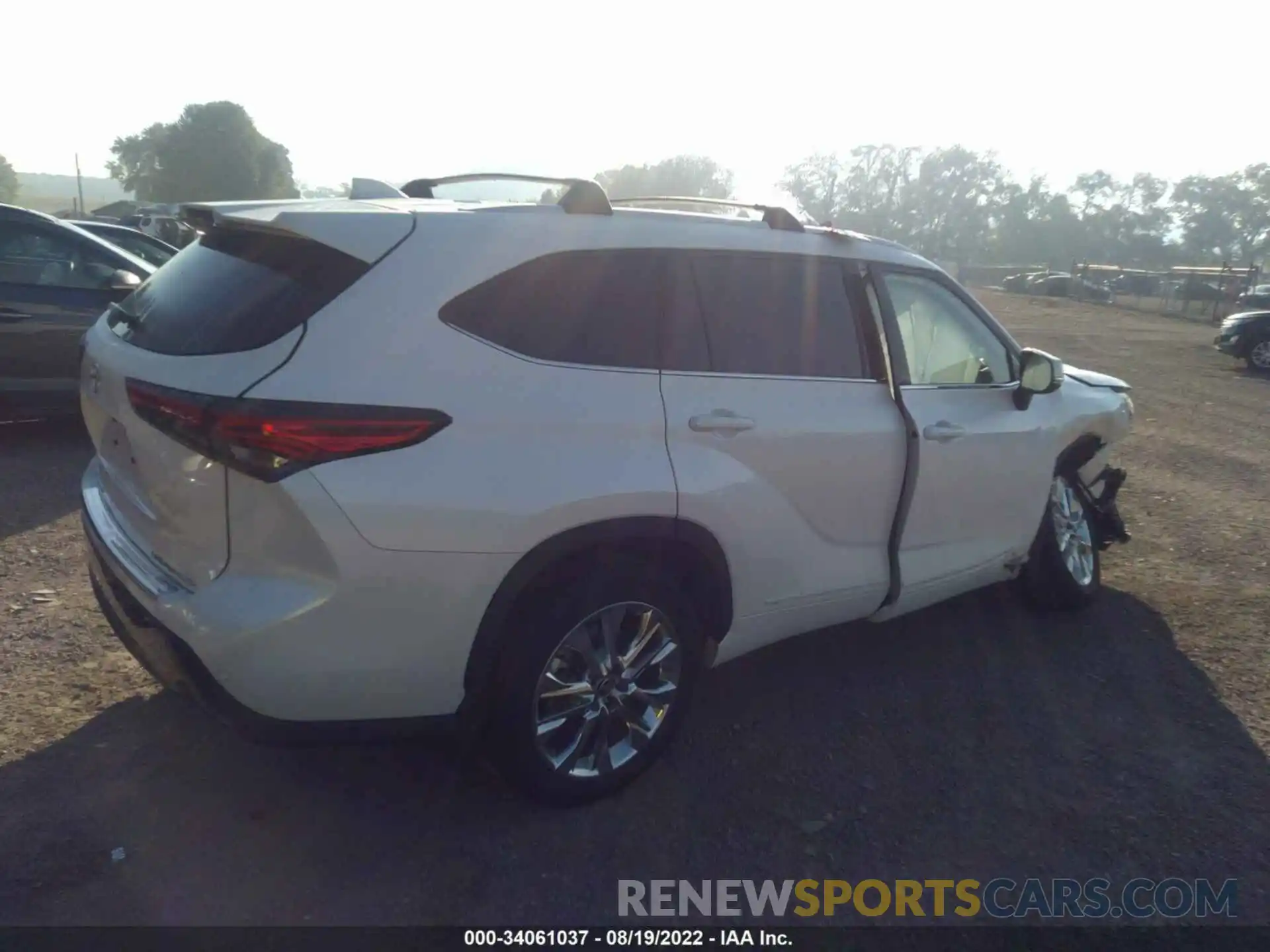 4 Photograph of a damaged car 5TDDZRBH1LS052012 TOYOTA HIGHLANDER 2020