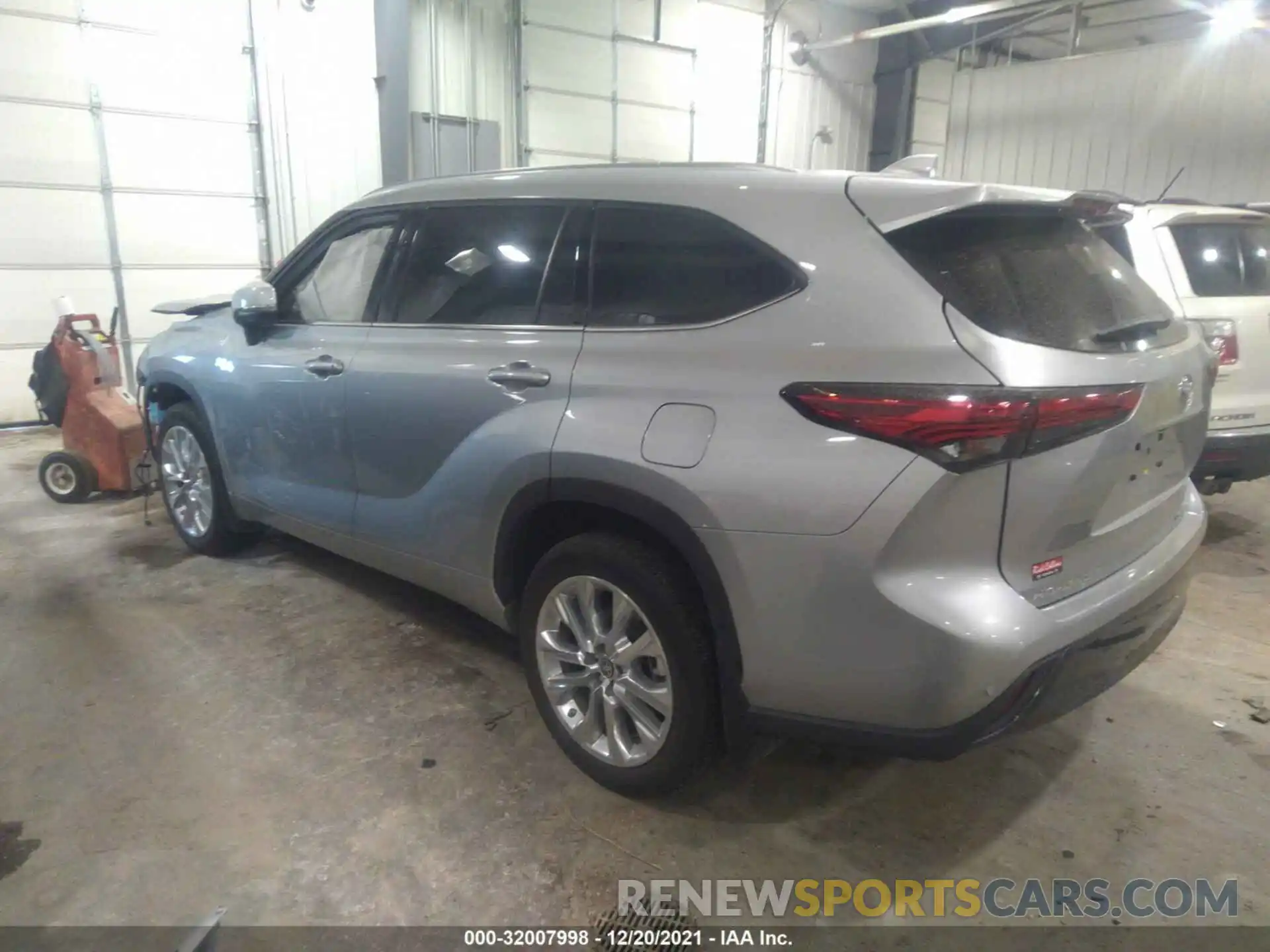 3 Photograph of a damaged car 5TDDZRBH4LS010143 TOYOTA HIGHLANDER 2020