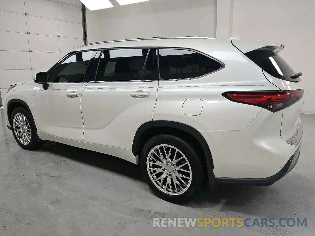 2 Photograph of a damaged car 5TDDZRBH4LS012412 TOYOTA HIGHLANDER 2020