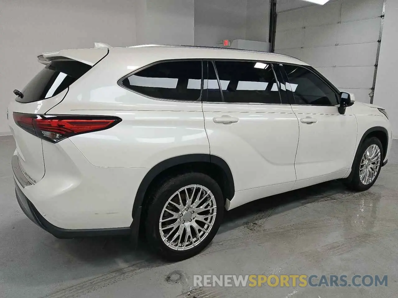 3 Photograph of a damaged car 5TDDZRBH4LS012412 TOYOTA HIGHLANDER 2020