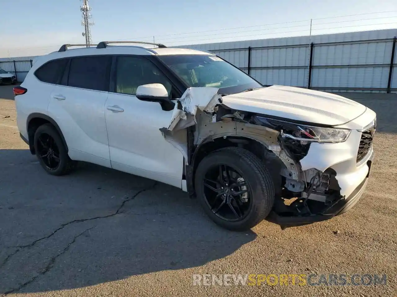 4 Photograph of a damaged car 5TDDZRBH5LS004514 TOYOTA HIGHLANDER 2020