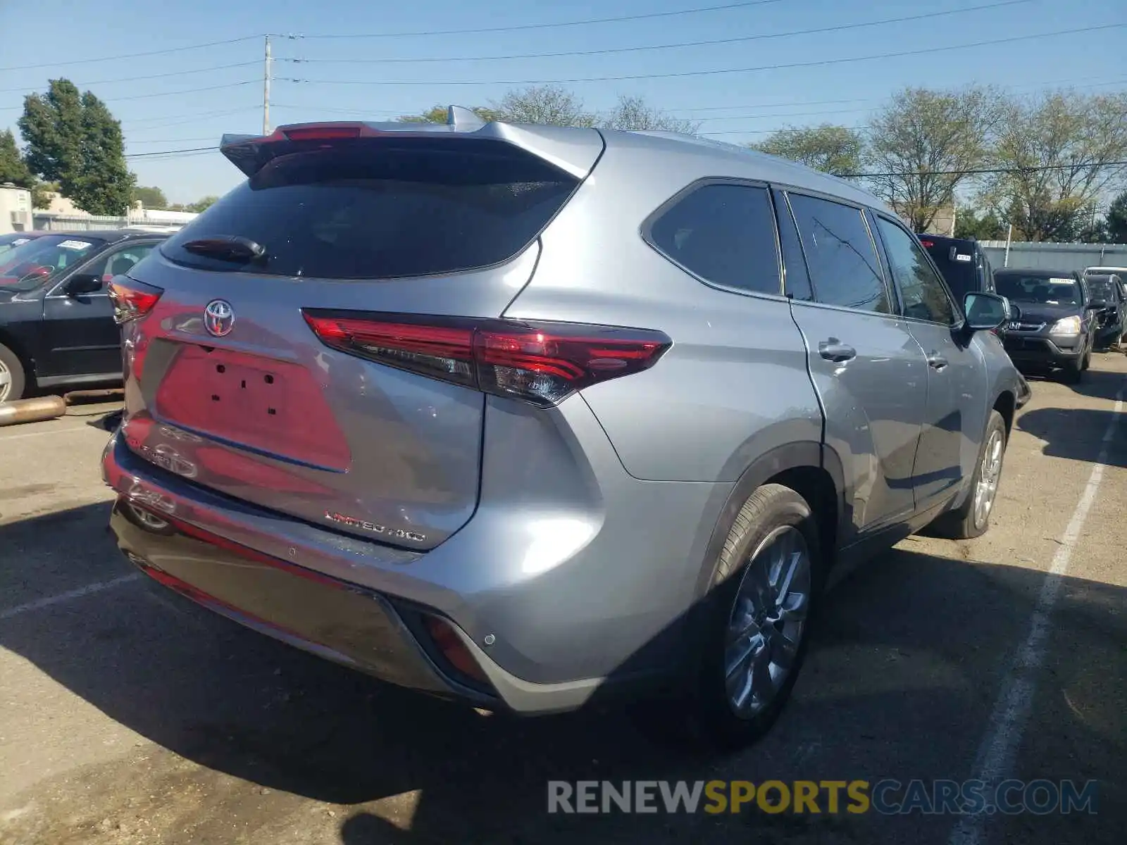 4 Photograph of a damaged car 5TDDZRBH5LS016484 TOYOTA HIGHLANDER 2020