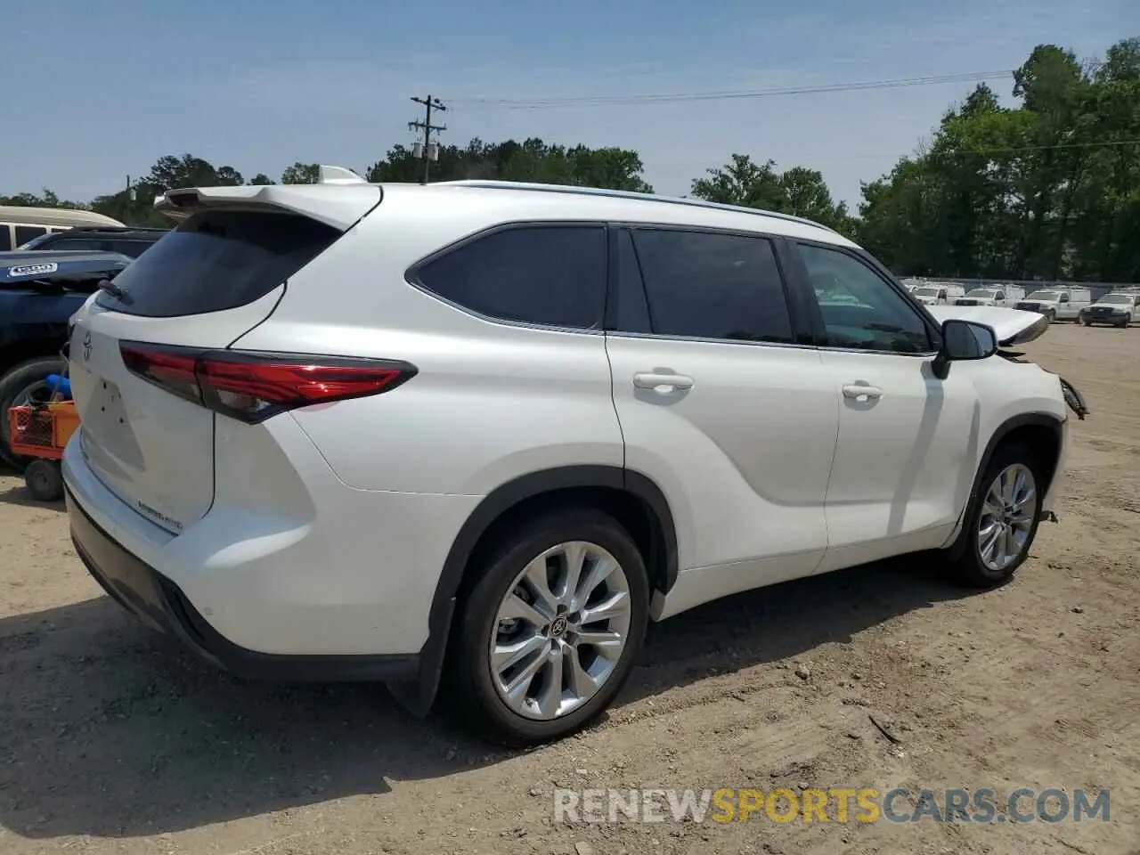 3 Photograph of a damaged car 5TDDZRBH5LS023273 TOYOTA HIGHLANDER 2020