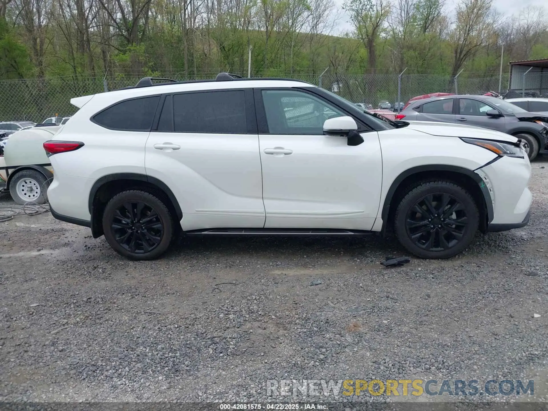 13 Photograph of a damaged car 5TDDZRBH5LS046617 TOYOTA HIGHLANDER 2020