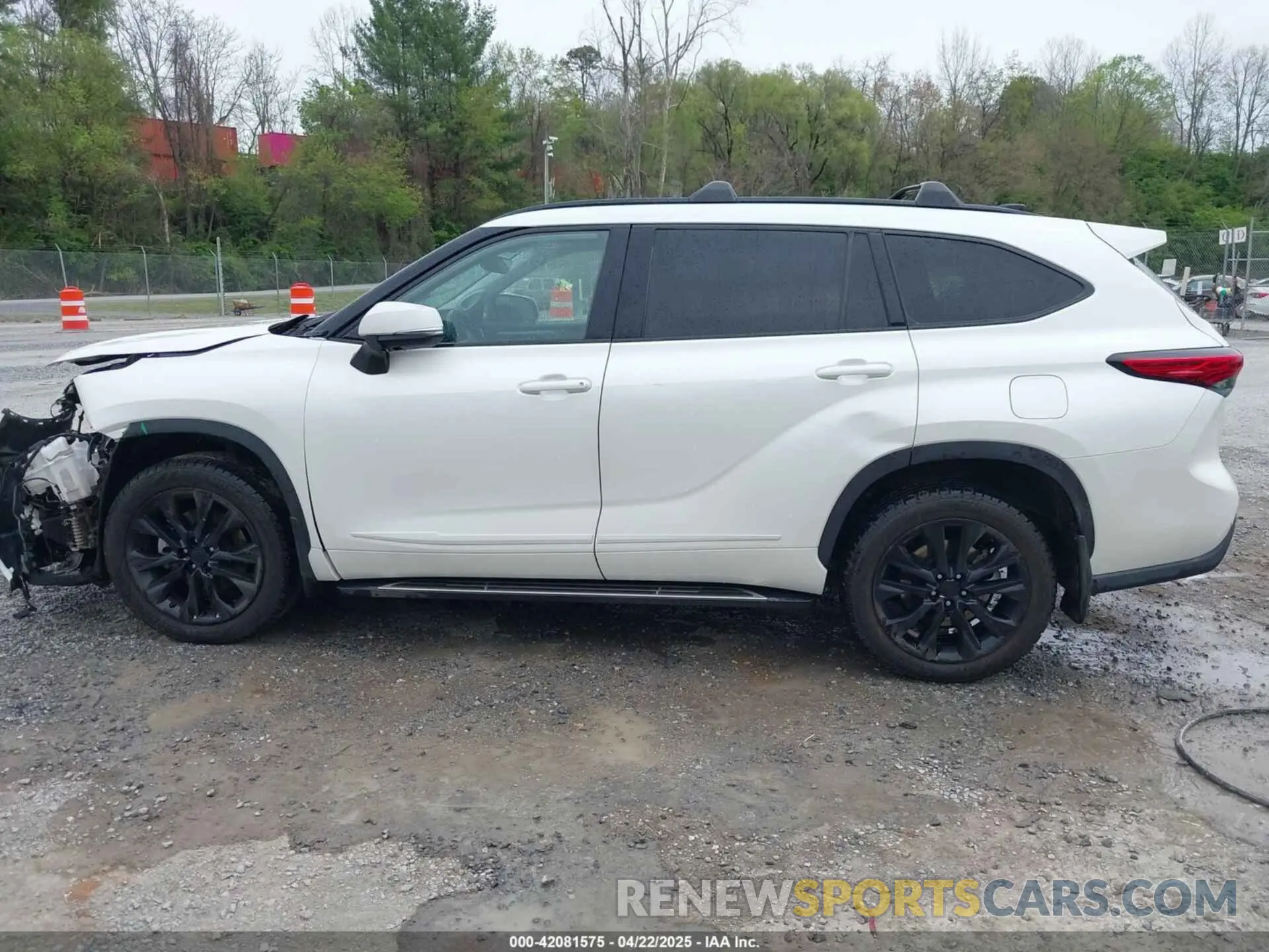 14 Photograph of a damaged car 5TDDZRBH5LS046617 TOYOTA HIGHLANDER 2020