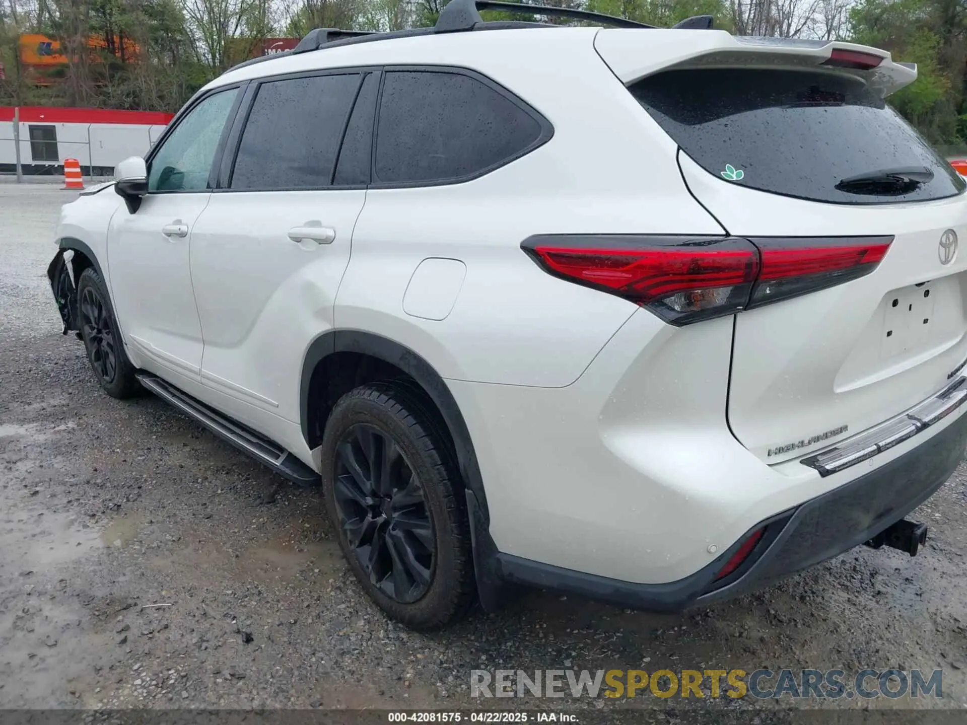 3 Photograph of a damaged car 5TDDZRBH5LS046617 TOYOTA HIGHLANDER 2020