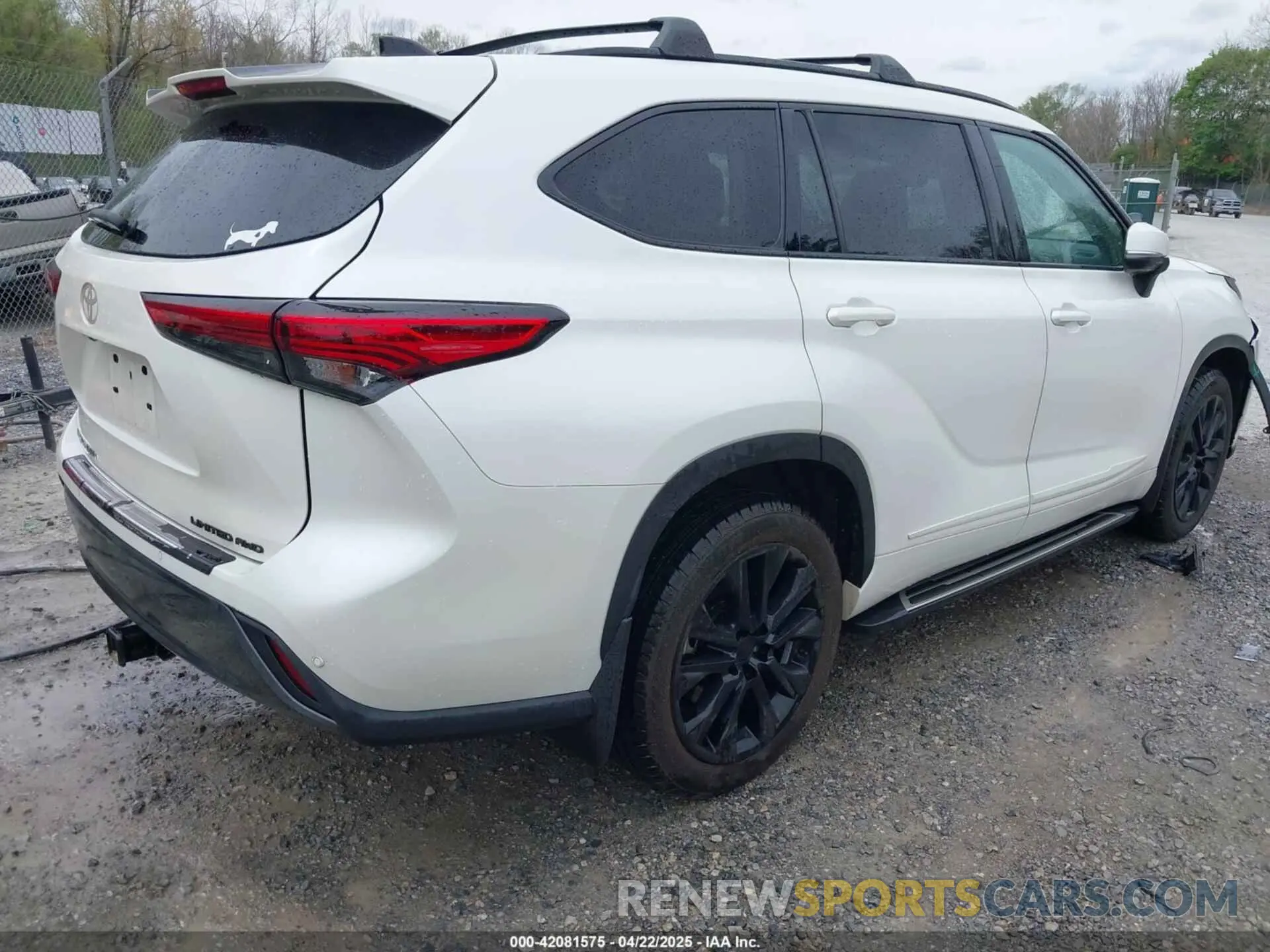 4 Photograph of a damaged car 5TDDZRBH5LS046617 TOYOTA HIGHLANDER 2020