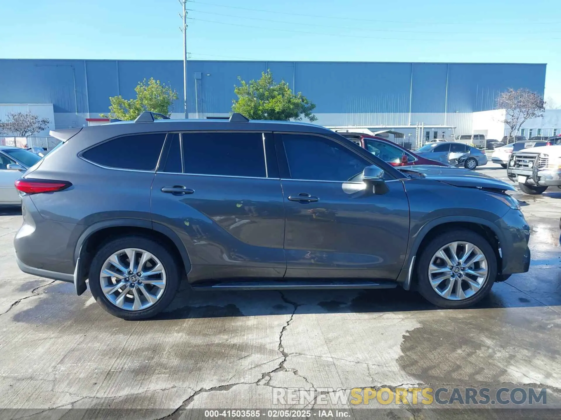 13 Photograph of a damaged car 5TDDZRBH6LS004148 TOYOTA HIGHLANDER 2020