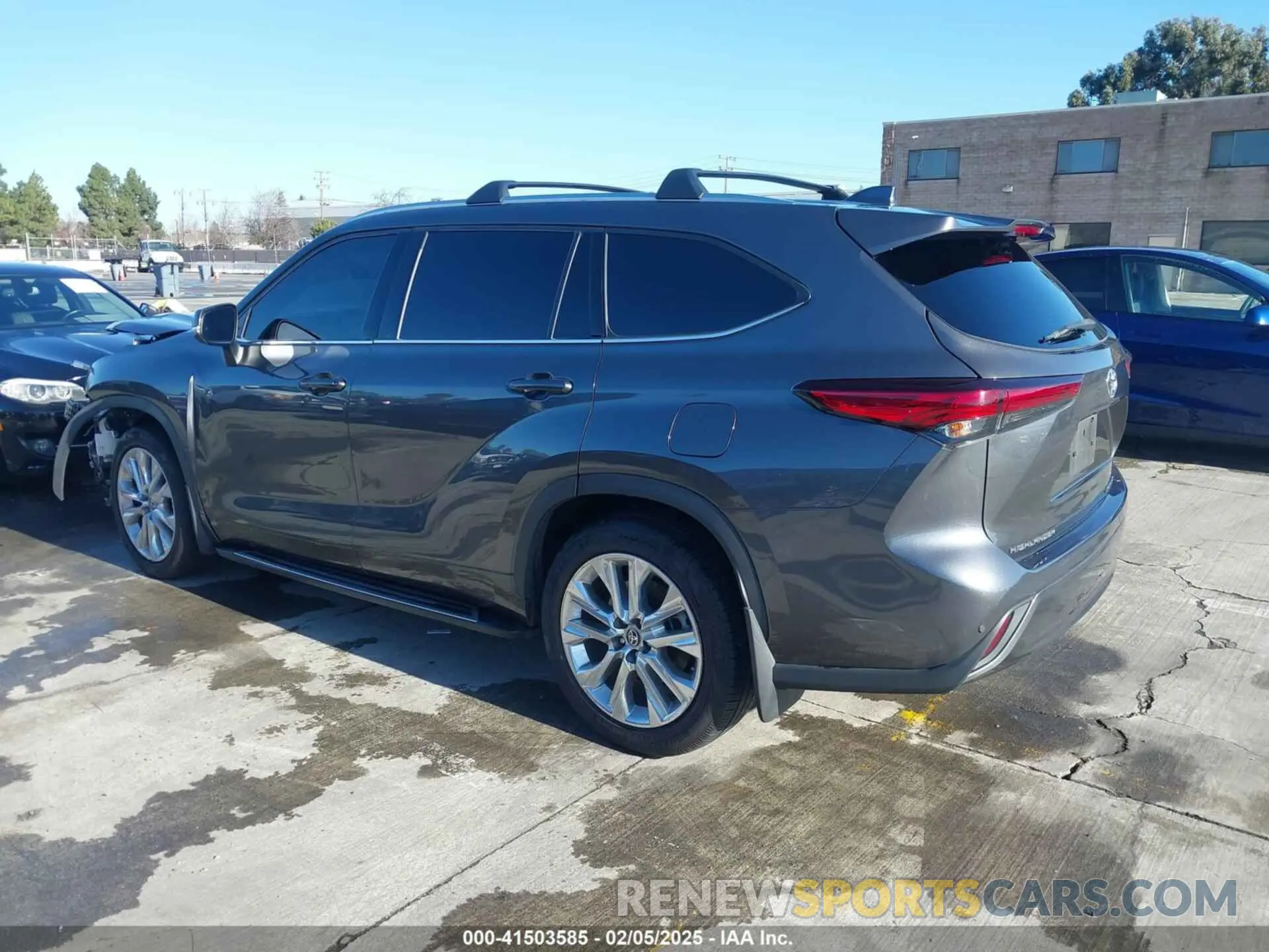 3 Photograph of a damaged car 5TDDZRBH6LS004148 TOYOTA HIGHLANDER 2020
