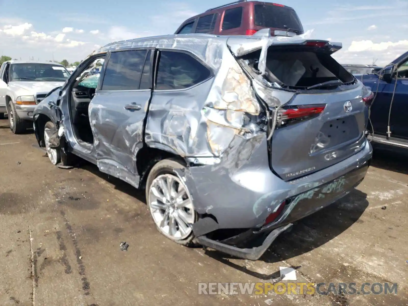 3 Photograph of a damaged car 5TDDZRBH6LS005848 TOYOTA HIGHLANDER 2020