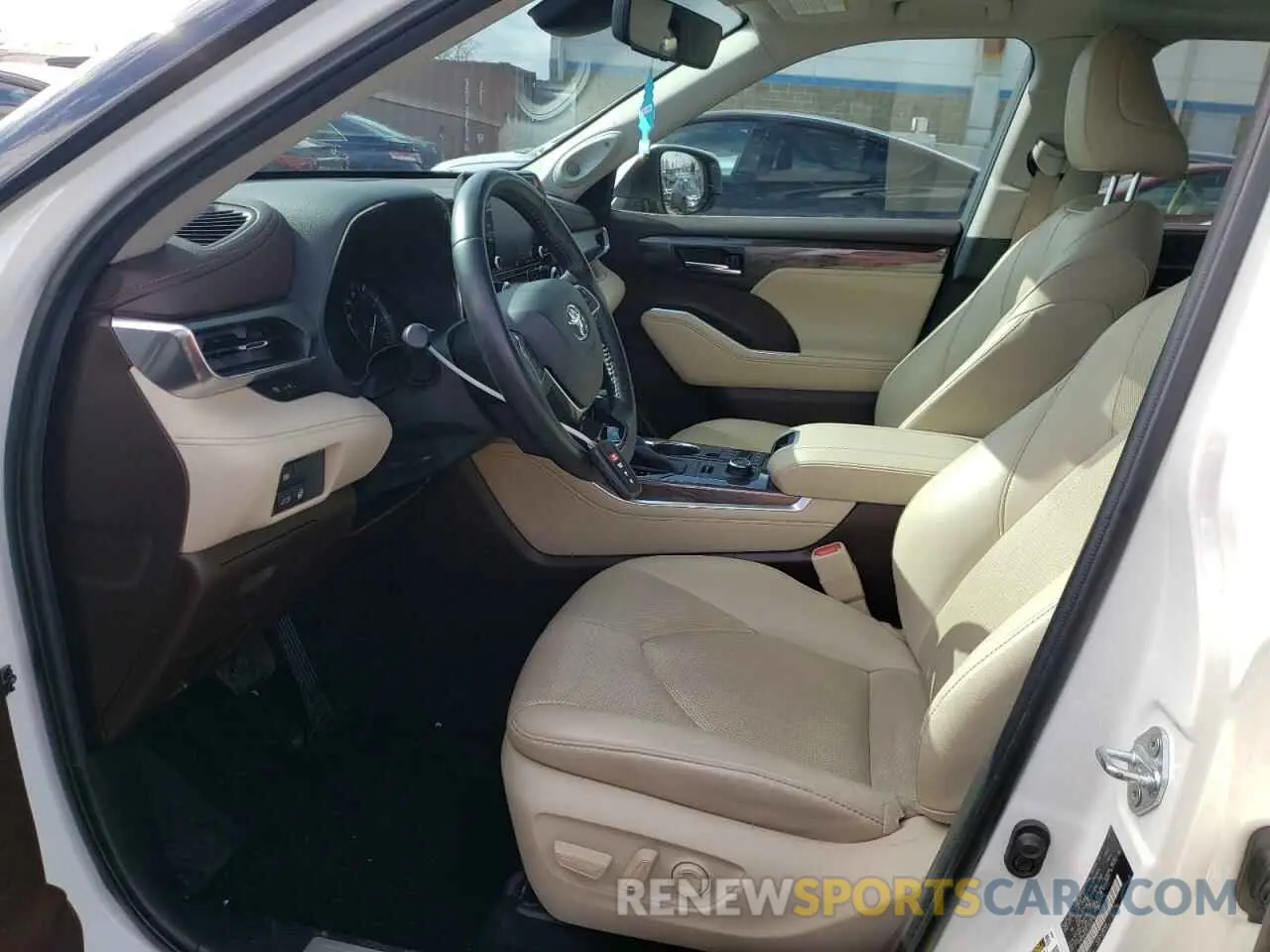 7 Photograph of a damaged car 5TDDZRBH6LS014016 TOYOTA HIGHLANDER 2020