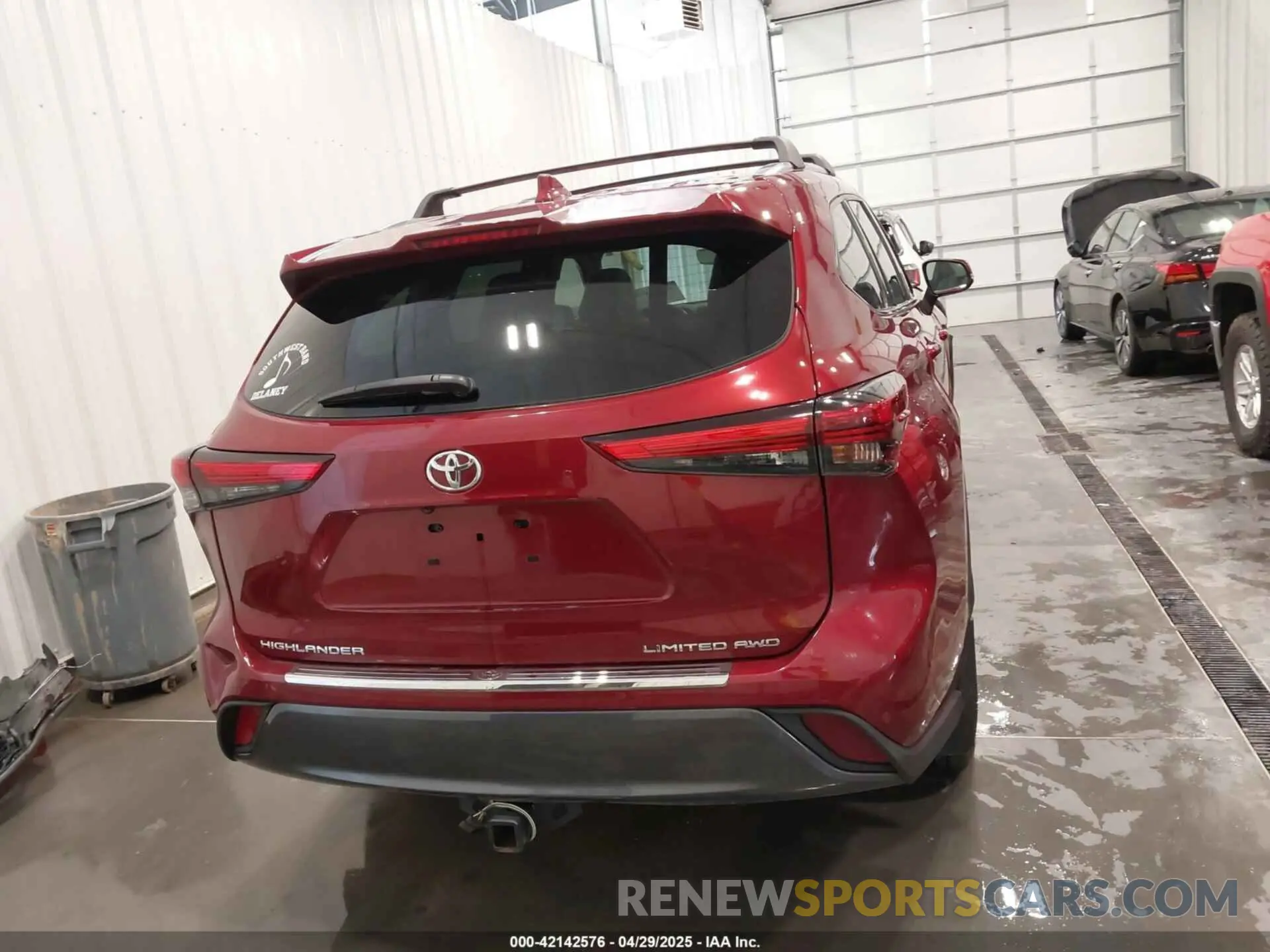 16 Photograph of a damaged car 5TDDZRBH6LS014713 TOYOTA HIGHLANDER 2020