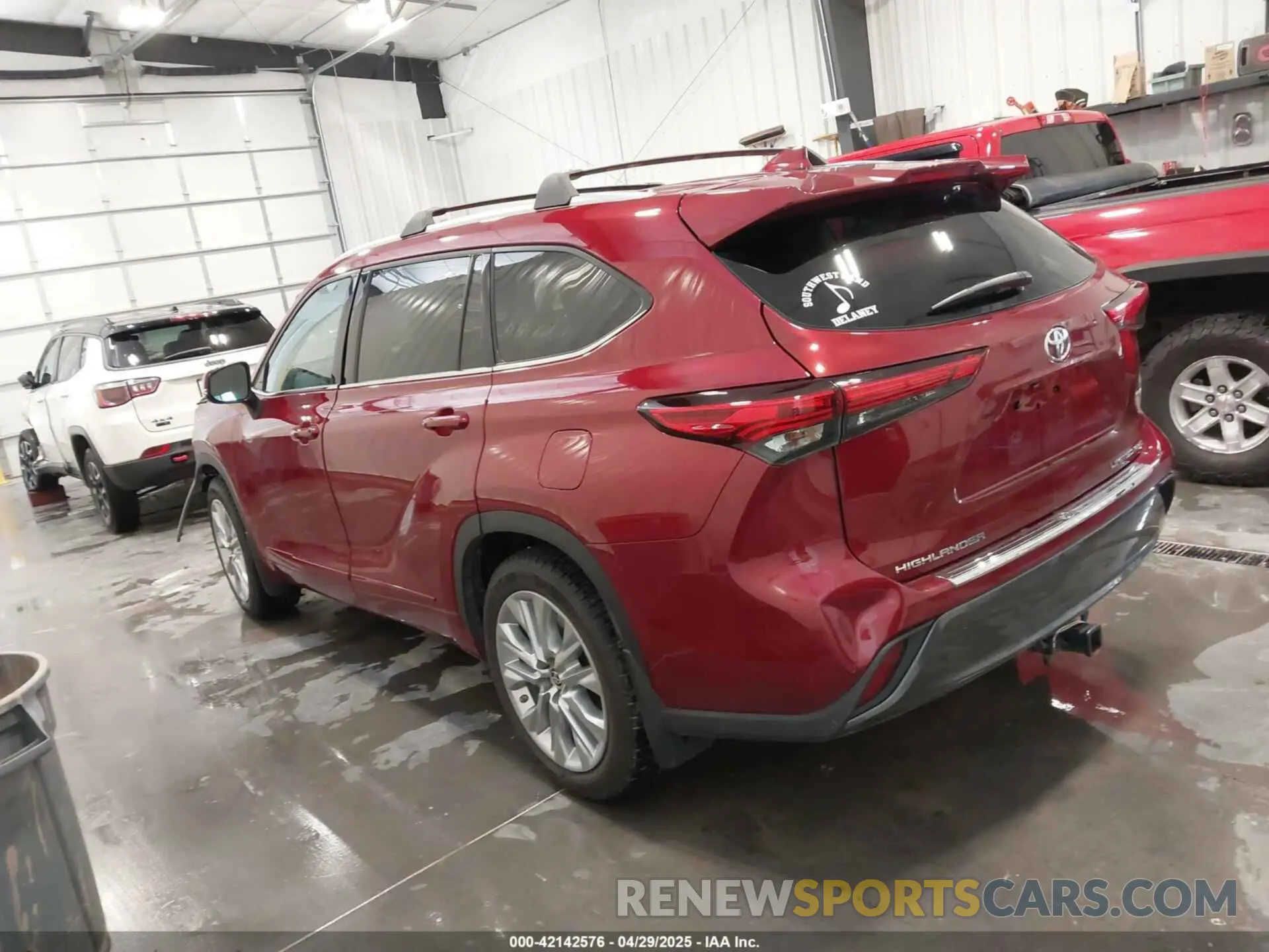 3 Photograph of a damaged car 5TDDZRBH6LS014713 TOYOTA HIGHLANDER 2020