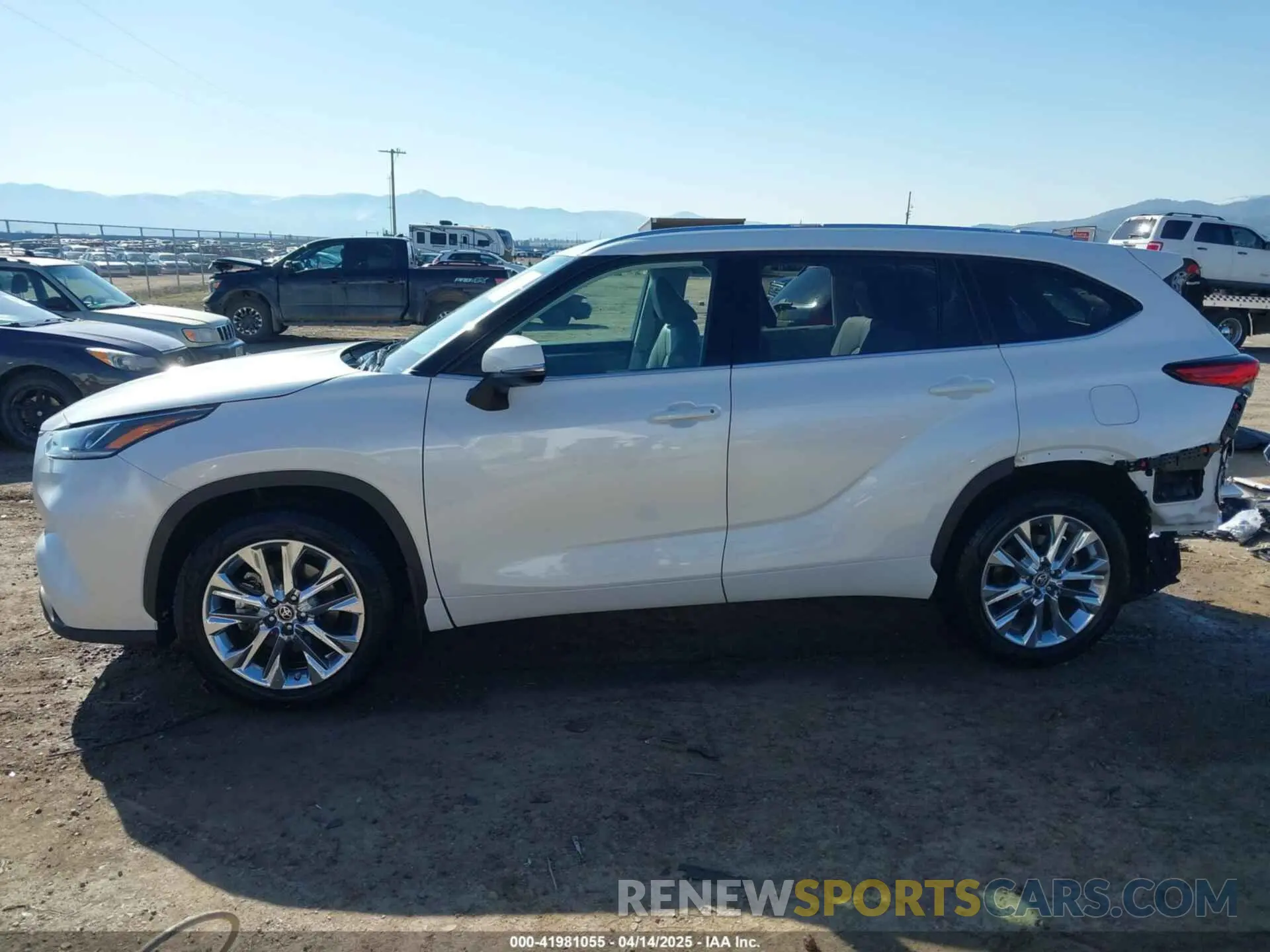 14 Photograph of a damaged car 5TDDZRBH6LS051695 TOYOTA HIGHLANDER 2020