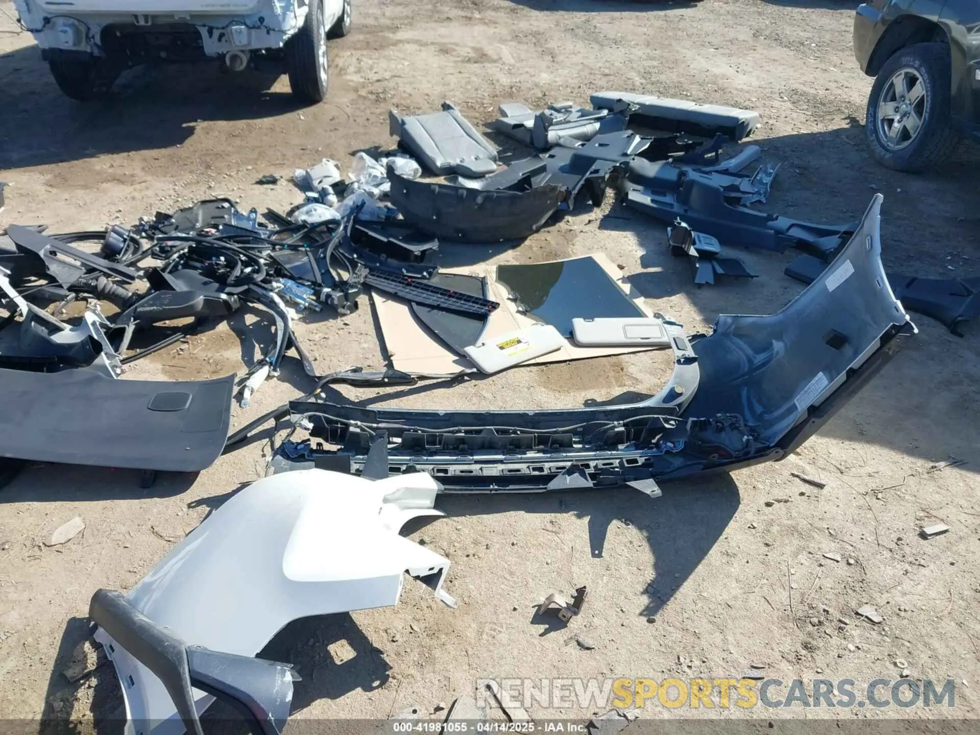 19 Photograph of a damaged car 5TDDZRBH6LS051695 TOYOTA HIGHLANDER 2020