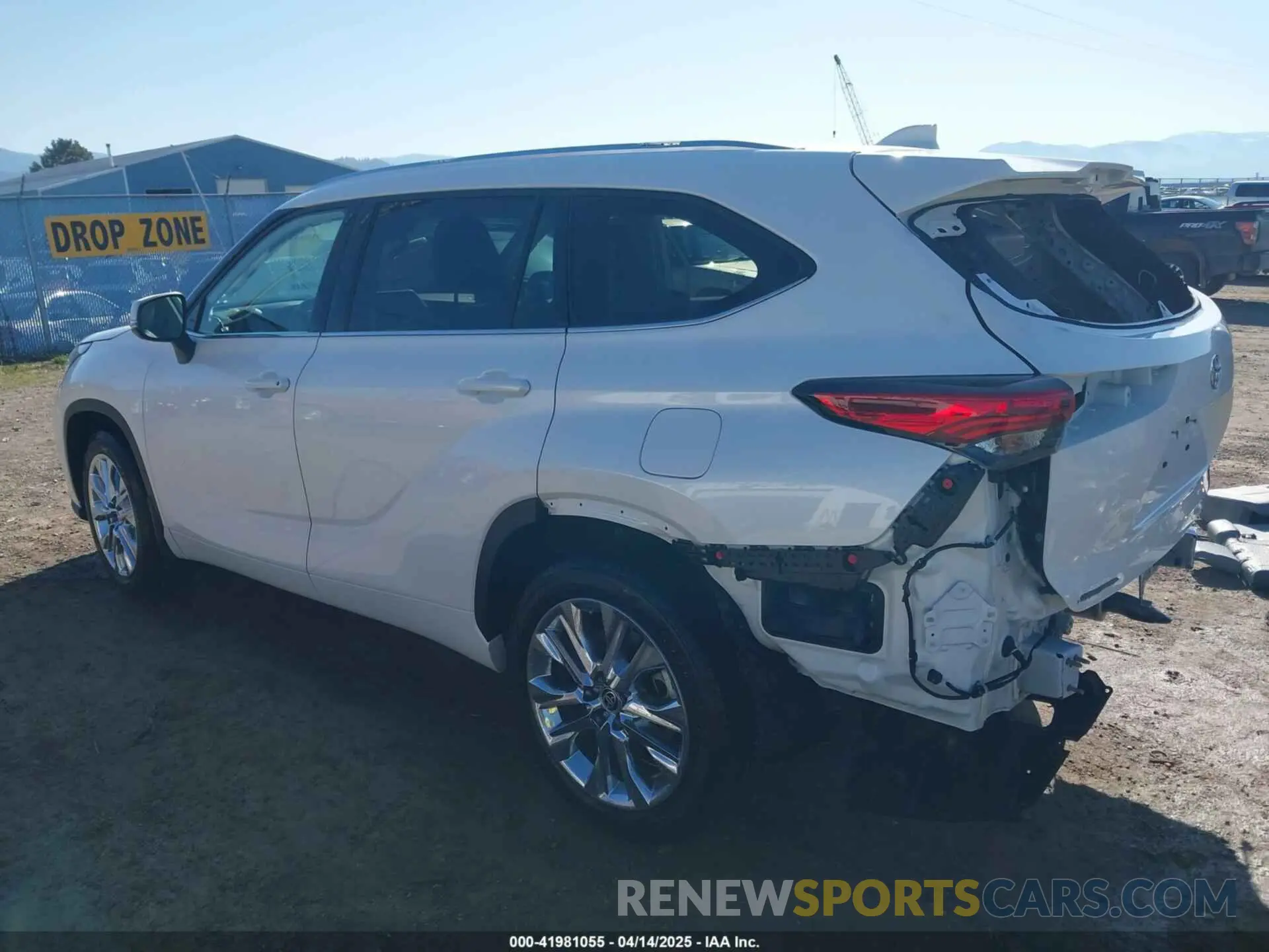 3 Photograph of a damaged car 5TDDZRBH6LS051695 TOYOTA HIGHLANDER 2020