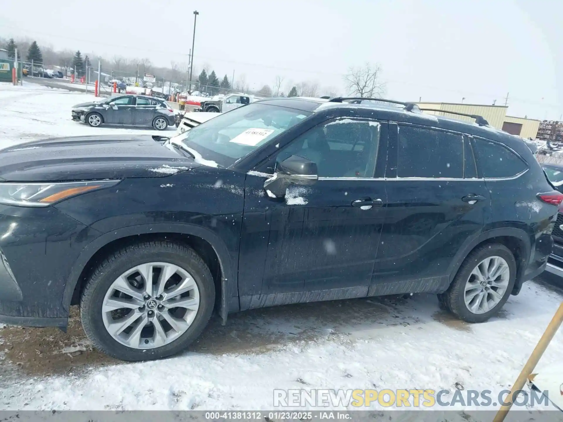 14 Photograph of a damaged car 5TDDZRBH7LS015210 TOYOTA HIGHLANDER 2020