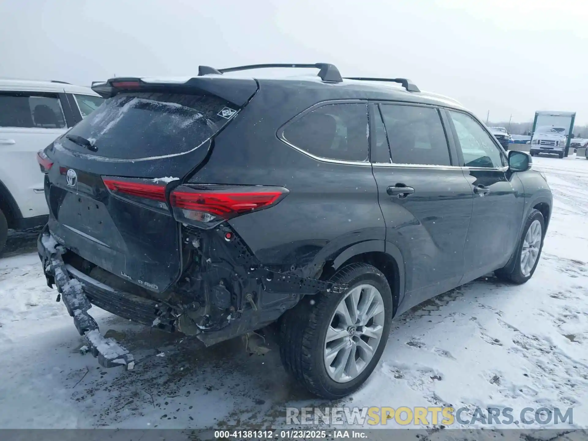 4 Photograph of a damaged car 5TDDZRBH7LS015210 TOYOTA HIGHLANDER 2020