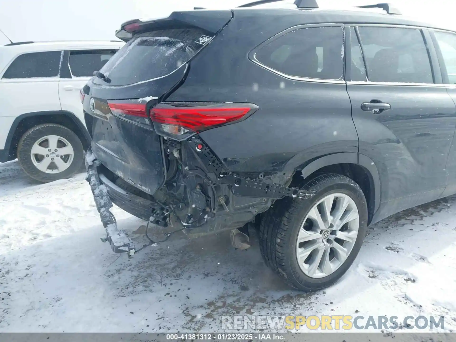 6 Photograph of a damaged car 5TDDZRBH7LS015210 TOYOTA HIGHLANDER 2020