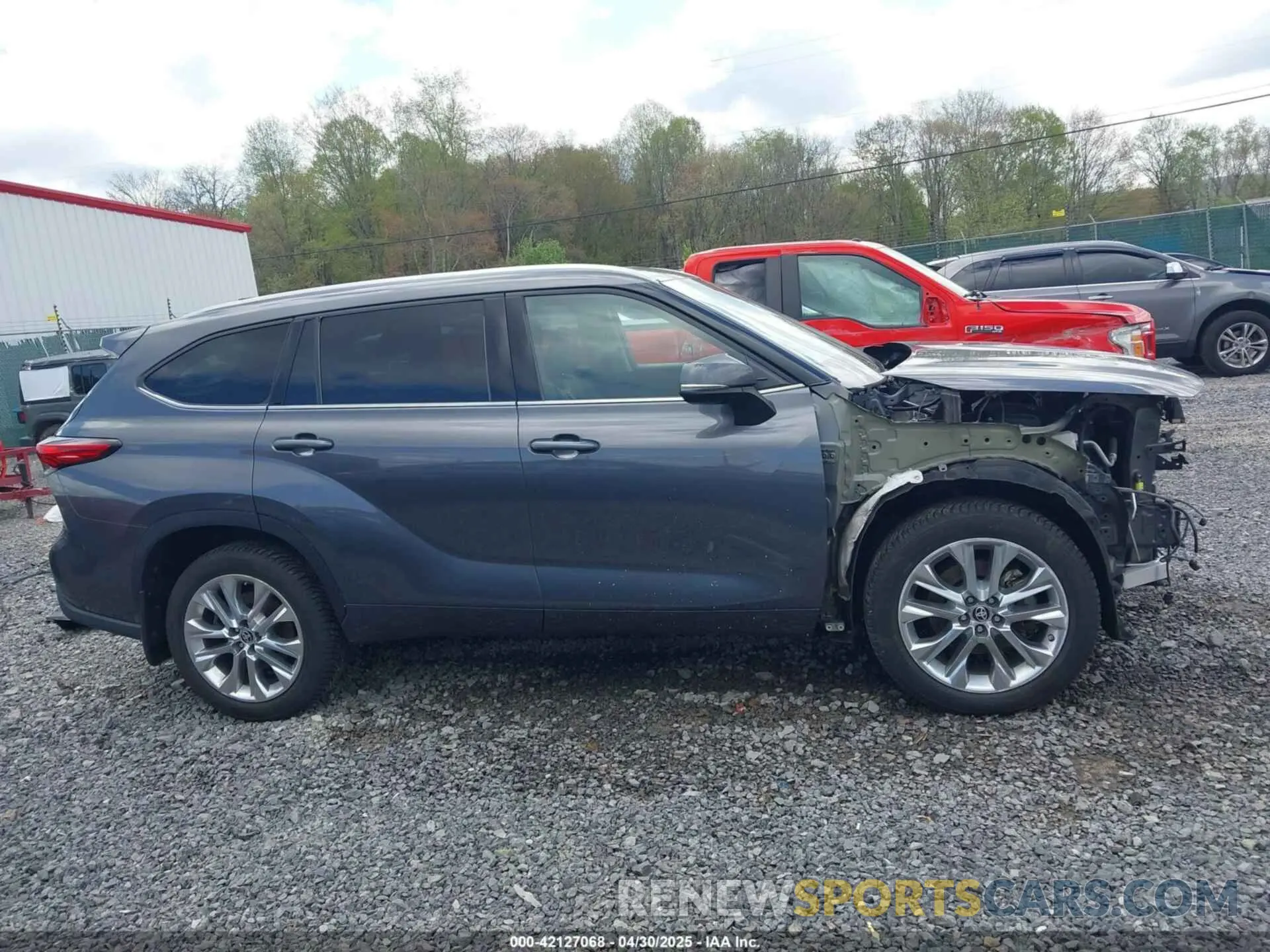 13 Photograph of a damaged car 5TDDZRBH7LS015529 TOYOTA HIGHLANDER 2020