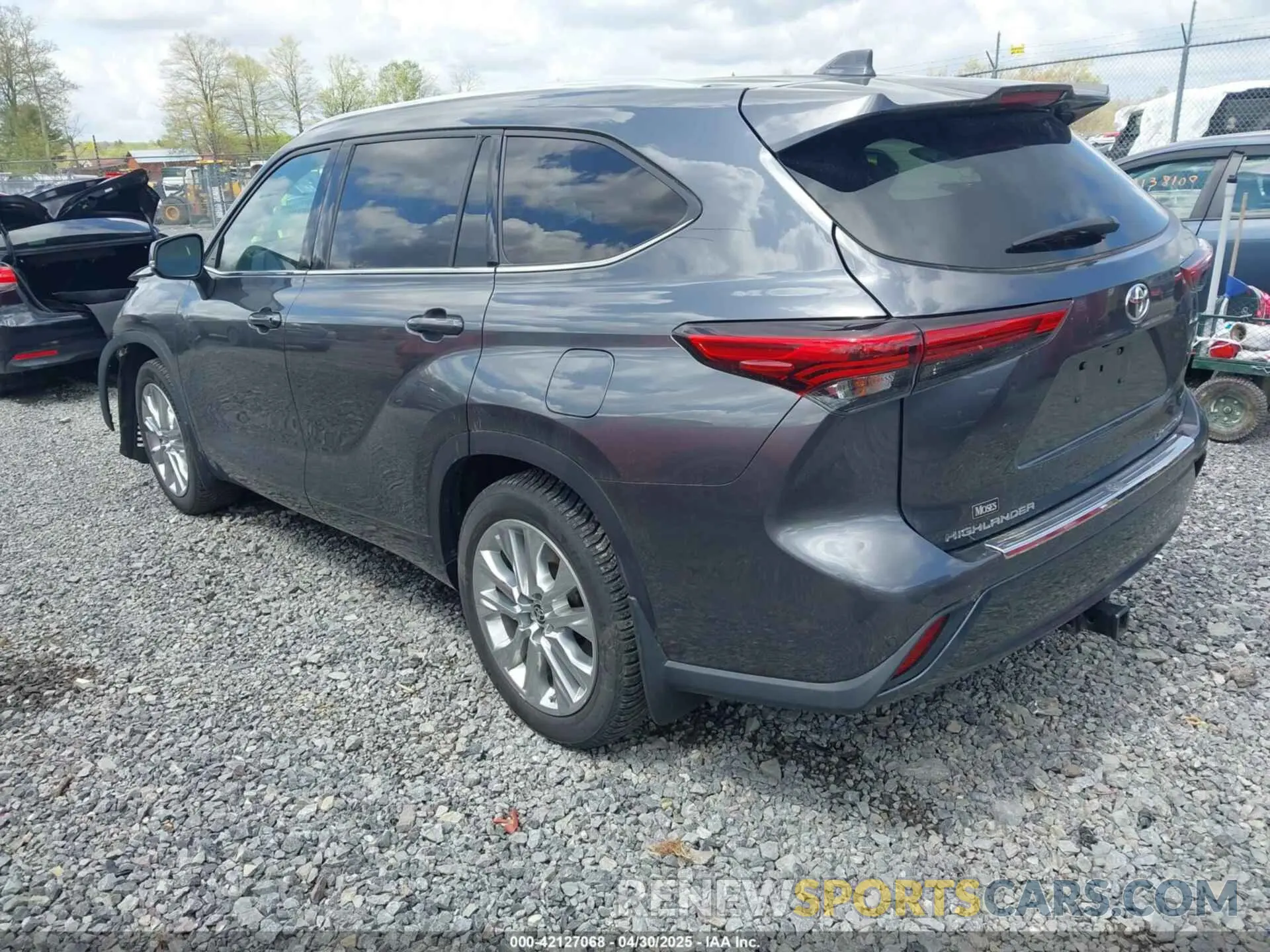 3 Photograph of a damaged car 5TDDZRBH7LS015529 TOYOTA HIGHLANDER 2020
