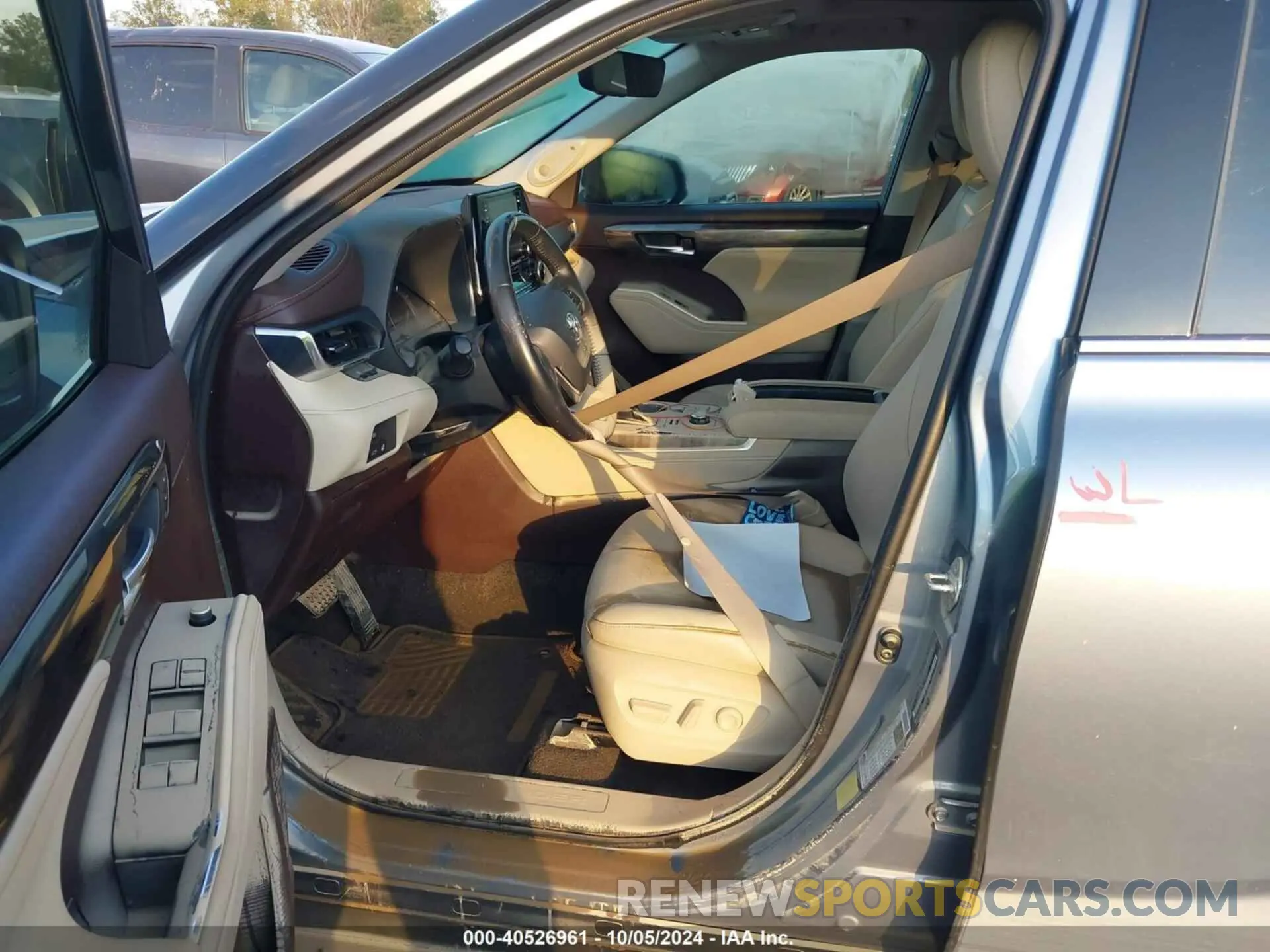 11 Photograph of a damaged car 5TDDZRBH8LS041380 TOYOTA HIGHLANDER 2020