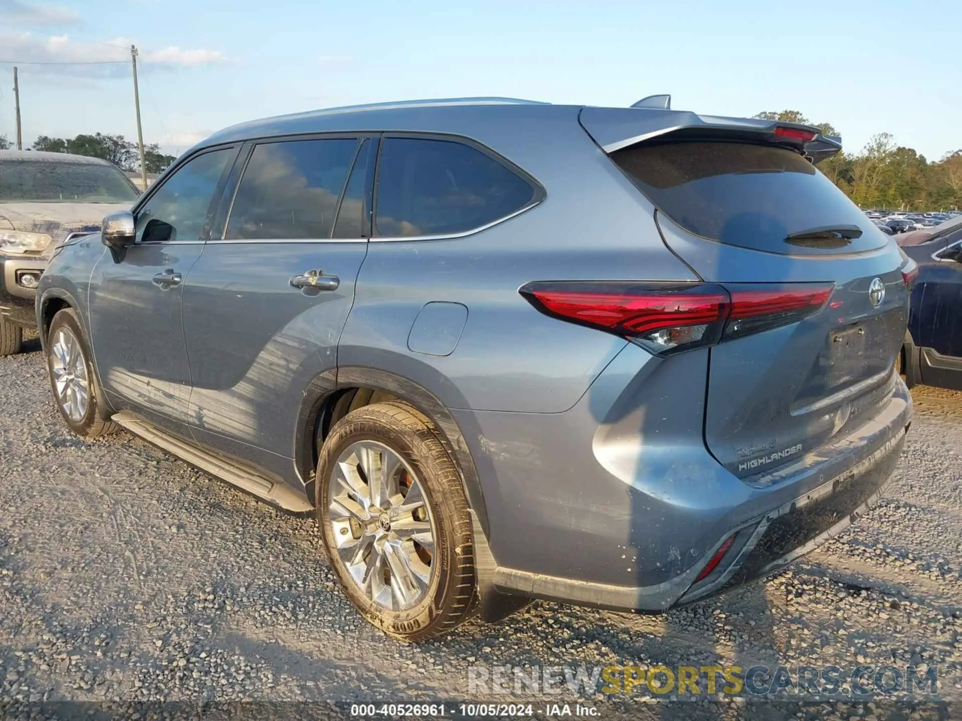 3 Photograph of a damaged car 5TDDZRBH8LS041380 TOYOTA HIGHLANDER 2020