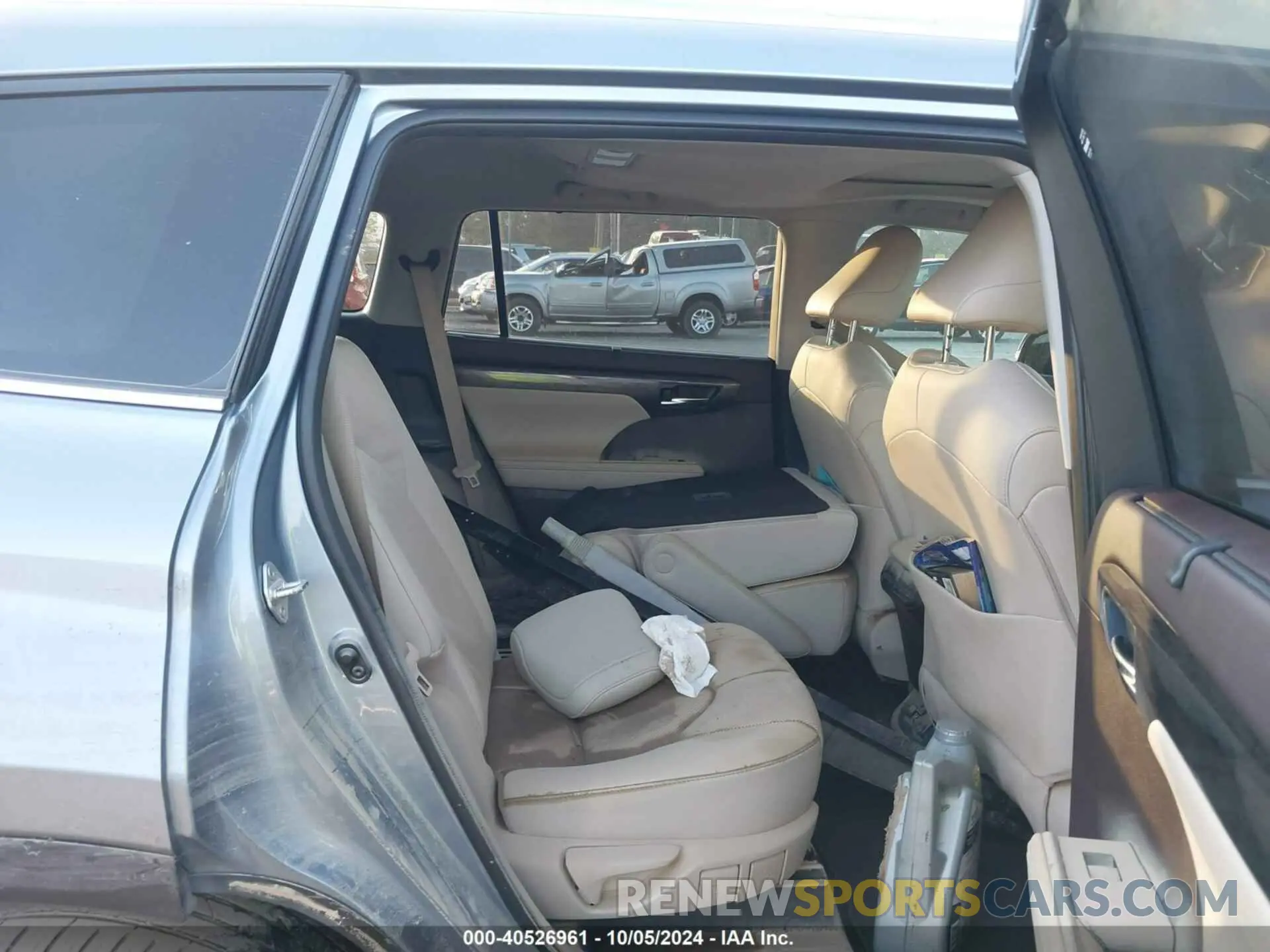 8 Photograph of a damaged car 5TDDZRBH8LS041380 TOYOTA HIGHLANDER 2020