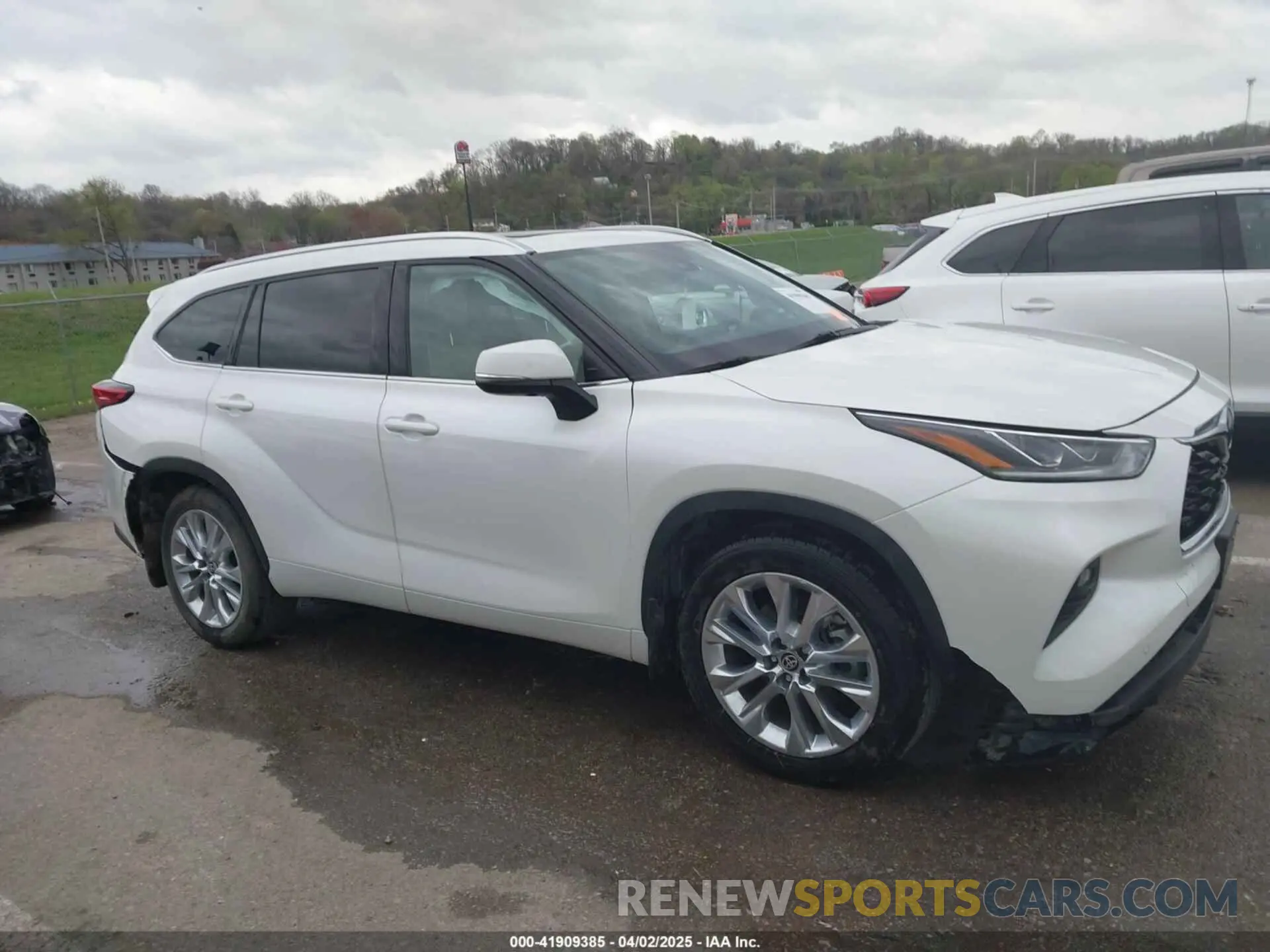 13 Photograph of a damaged car 5TDDZRBH9LS022482 TOYOTA HIGHLANDER 2020