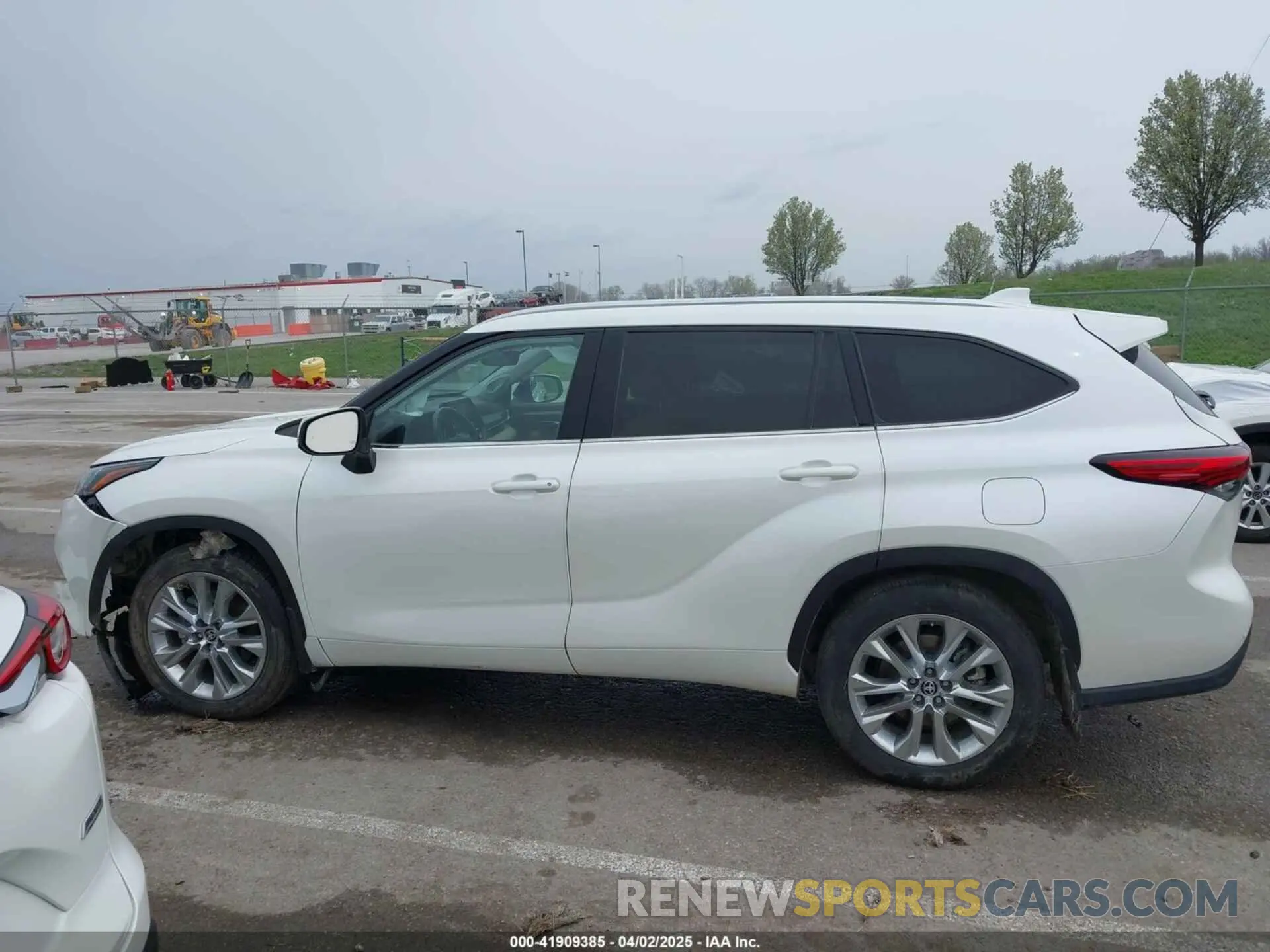 14 Photograph of a damaged car 5TDDZRBH9LS022482 TOYOTA HIGHLANDER 2020