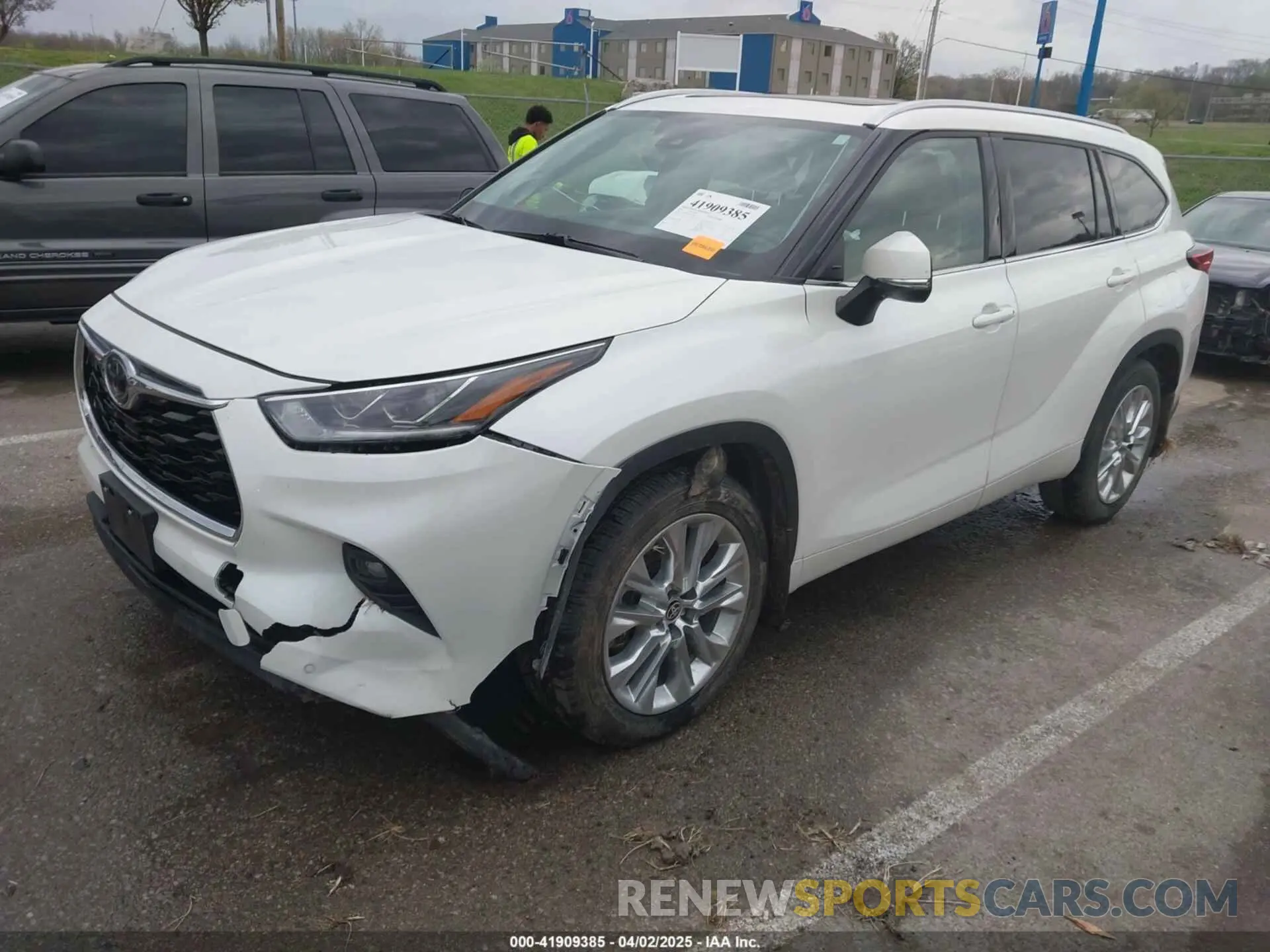 2 Photograph of a damaged car 5TDDZRBH9LS022482 TOYOTA HIGHLANDER 2020