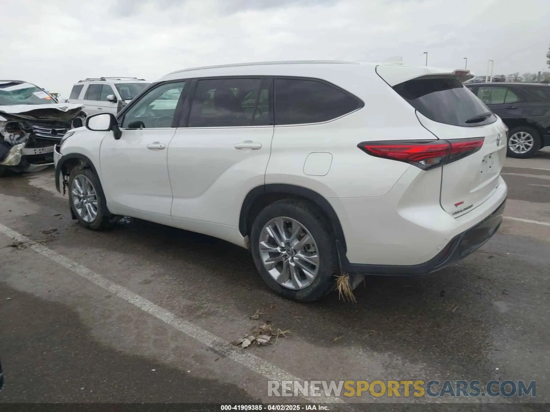 3 Photograph of a damaged car 5TDDZRBH9LS022482 TOYOTA HIGHLANDER 2020