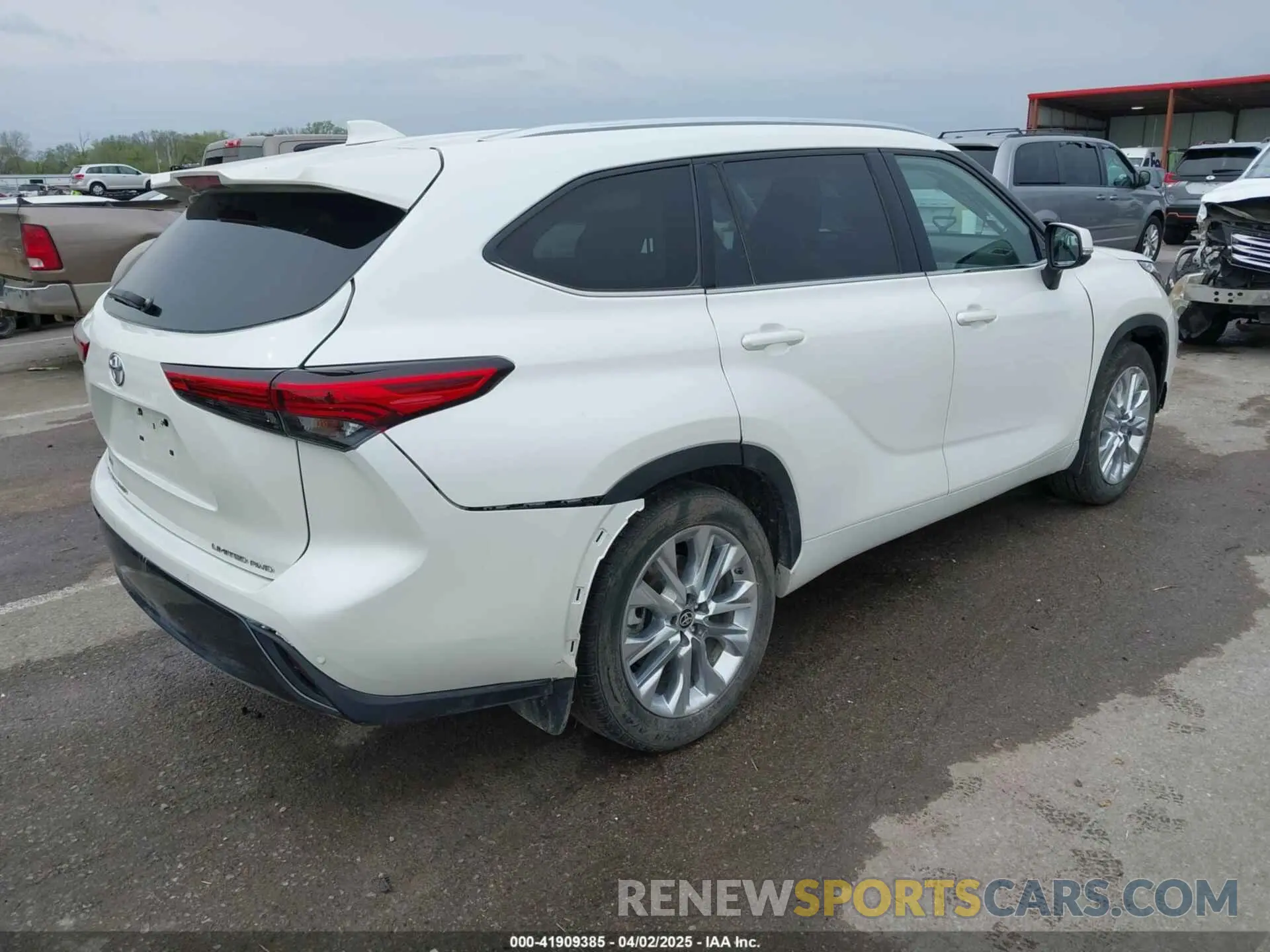 4 Photograph of a damaged car 5TDDZRBH9LS022482 TOYOTA HIGHLANDER 2020