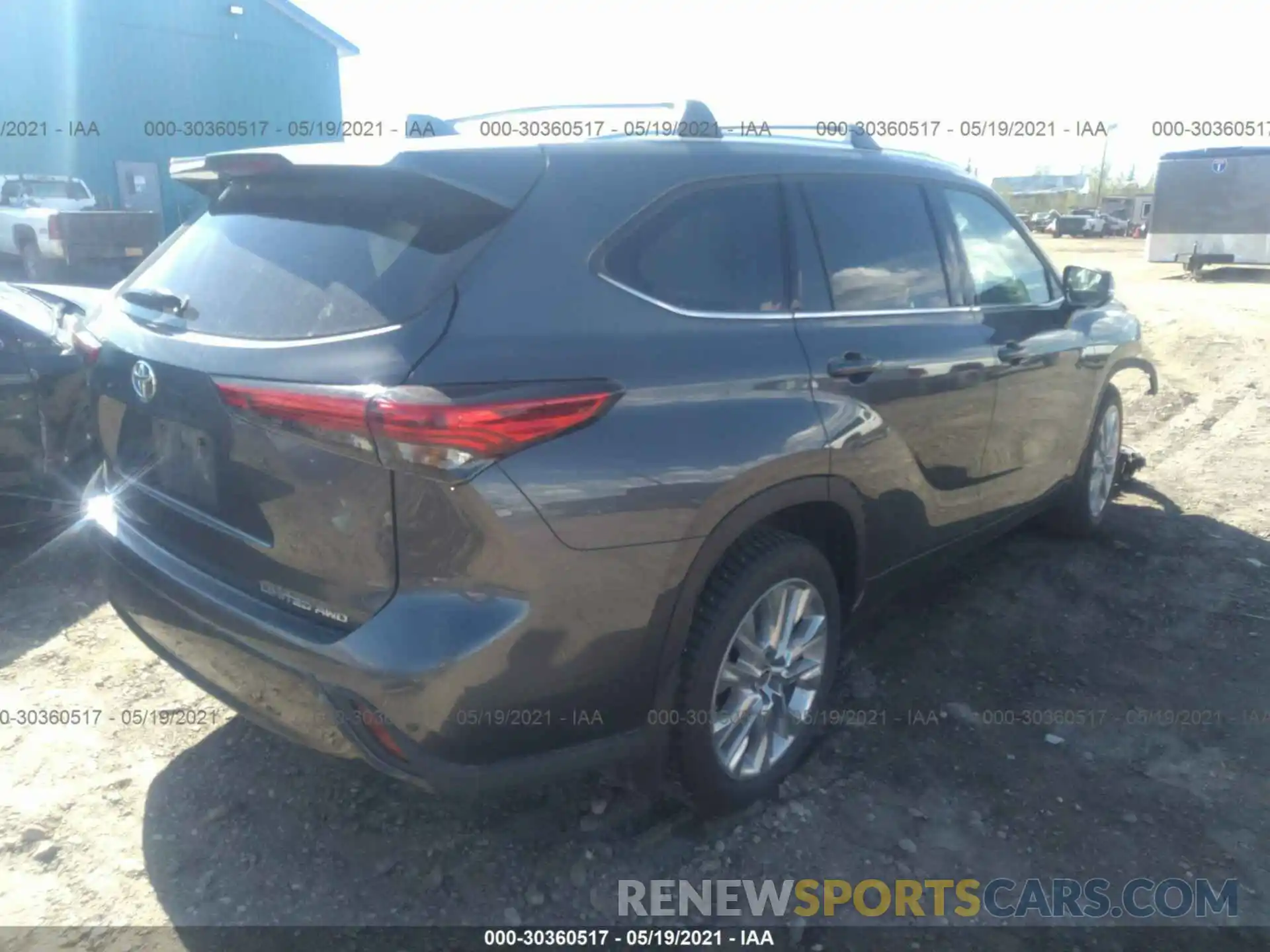 4 Photograph of a damaged car 5TDDZRBHXLS010325 TOYOTA HIGHLANDER 2020