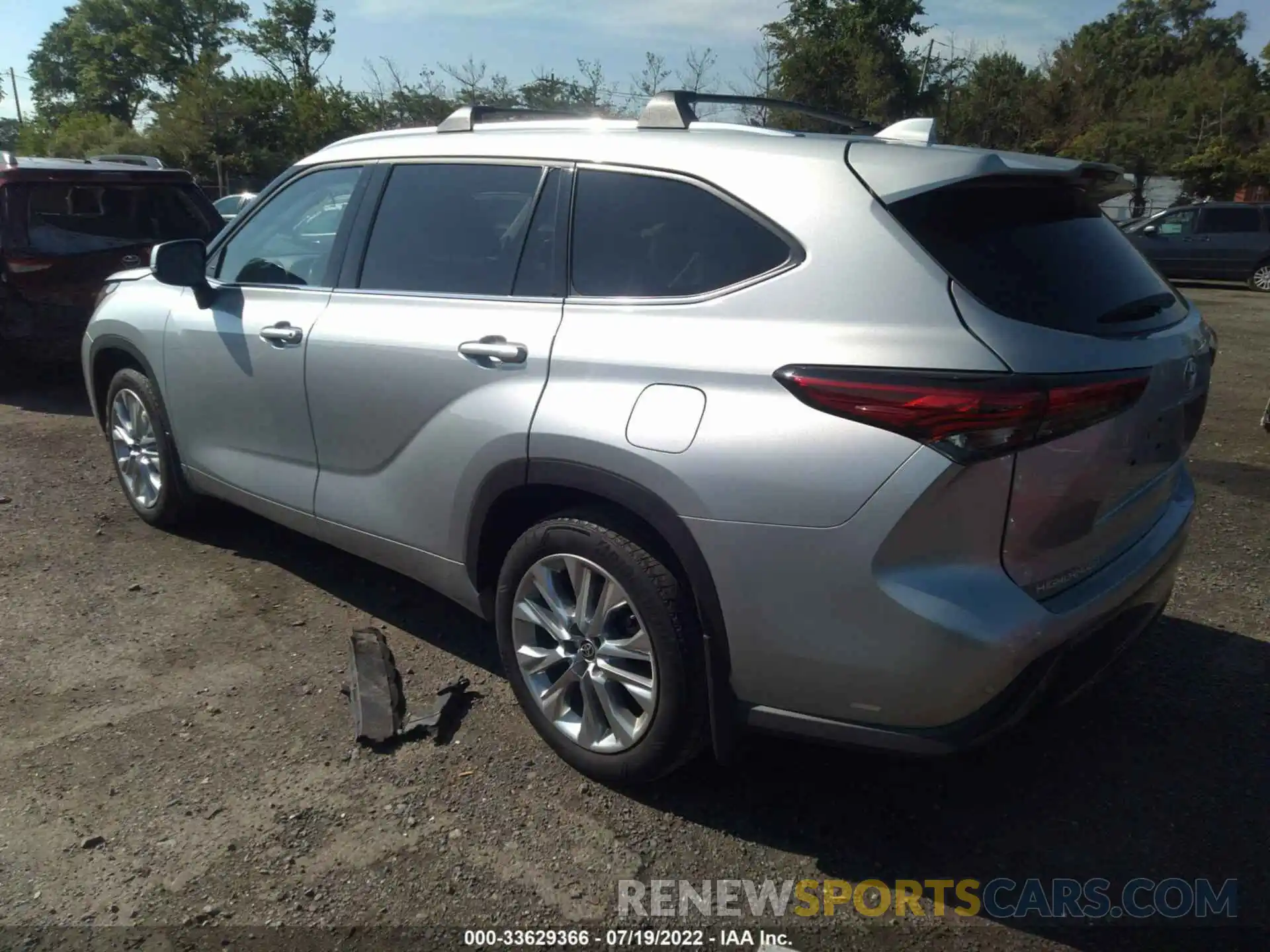 3 Photograph of a damaged car 5TDDZRBHXLS028436 TOYOTA HIGHLANDER 2020