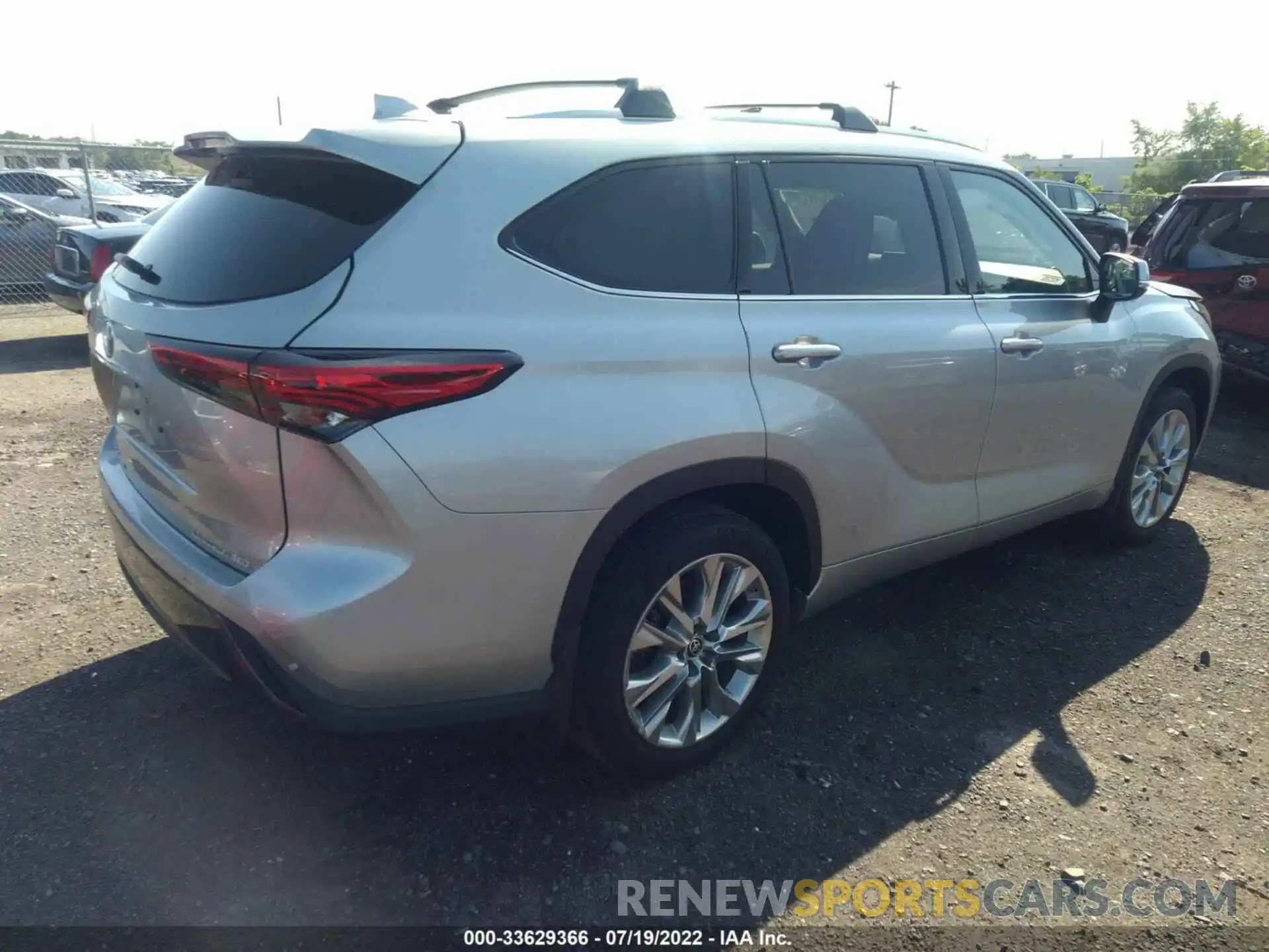 4 Photograph of a damaged car 5TDDZRBHXLS028436 TOYOTA HIGHLANDER 2020