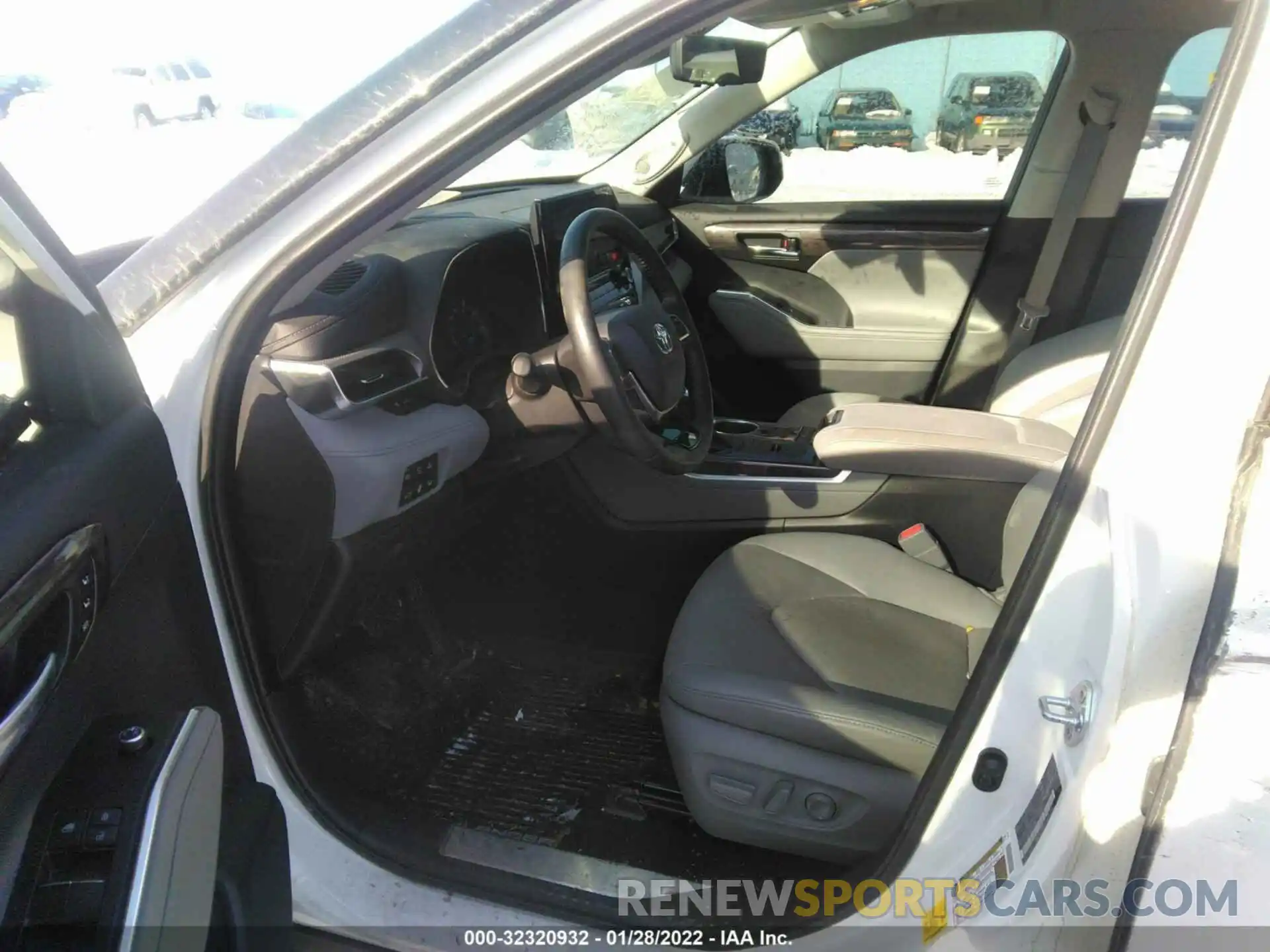 5 Photograph of a damaged car 5TDEBRCH0LS010261 TOYOTA HIGHLANDER 2020