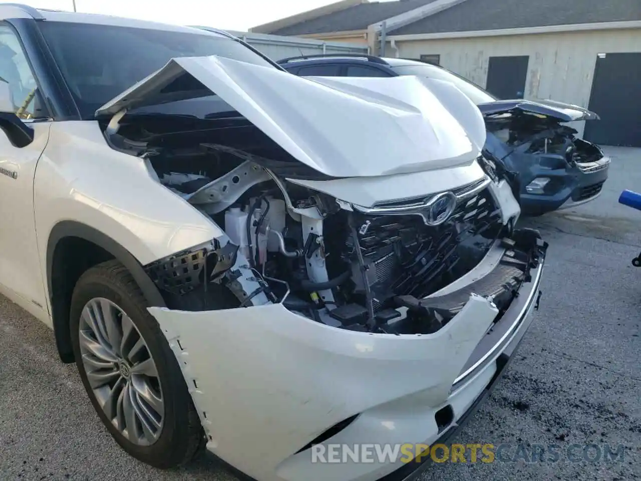 9 Photograph of a damaged car 5TDEBRCH0LS014164 TOYOTA HIGHLANDER 2020