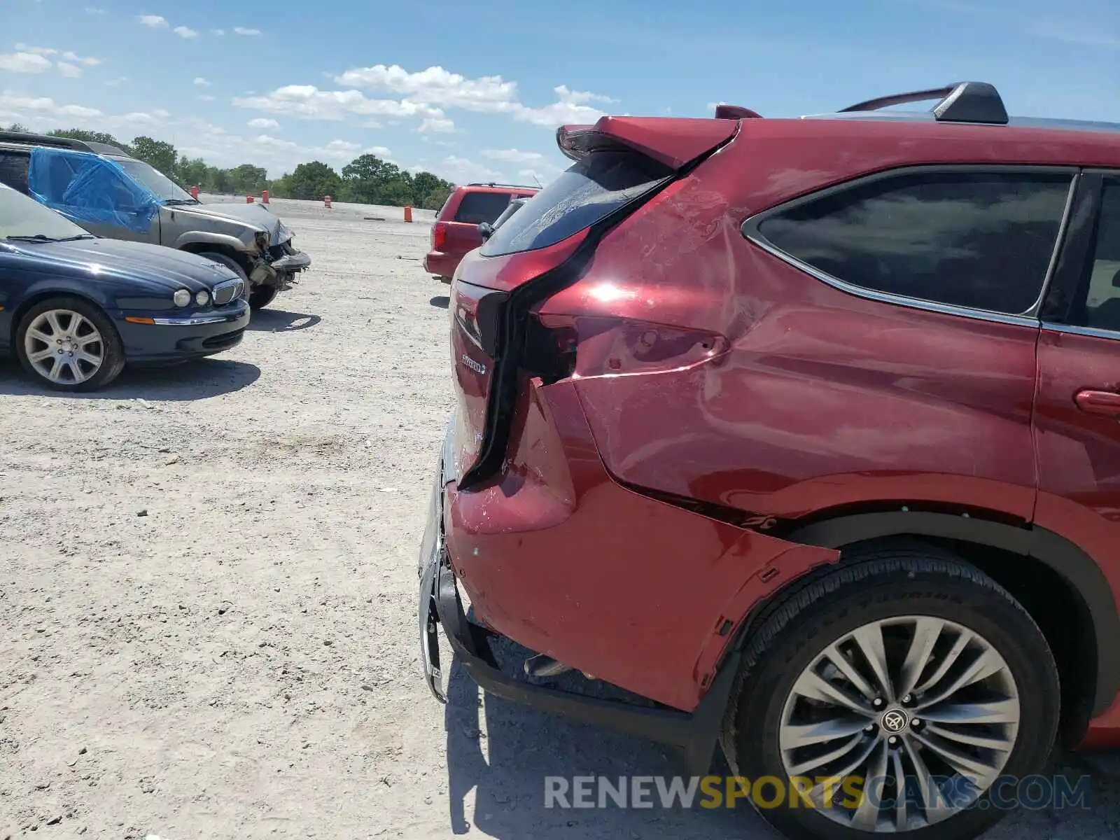 9 Photograph of a damaged car 5TDEBRCH1LS000712 TOYOTA HIGHLANDER 2020