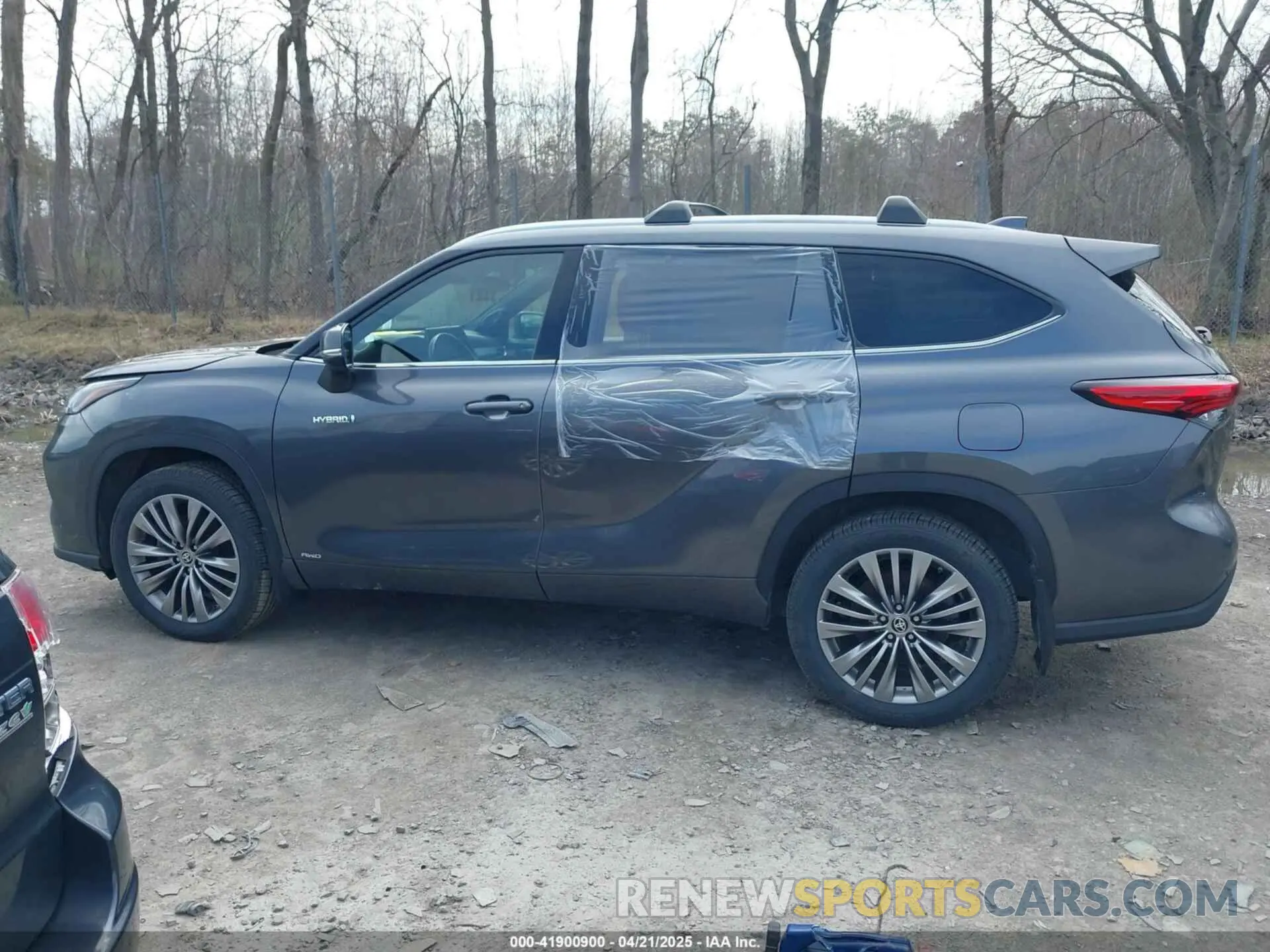 14 Photograph of a damaged car 5TDEBRCH1LS014092 TOYOTA HIGHLANDER 2020