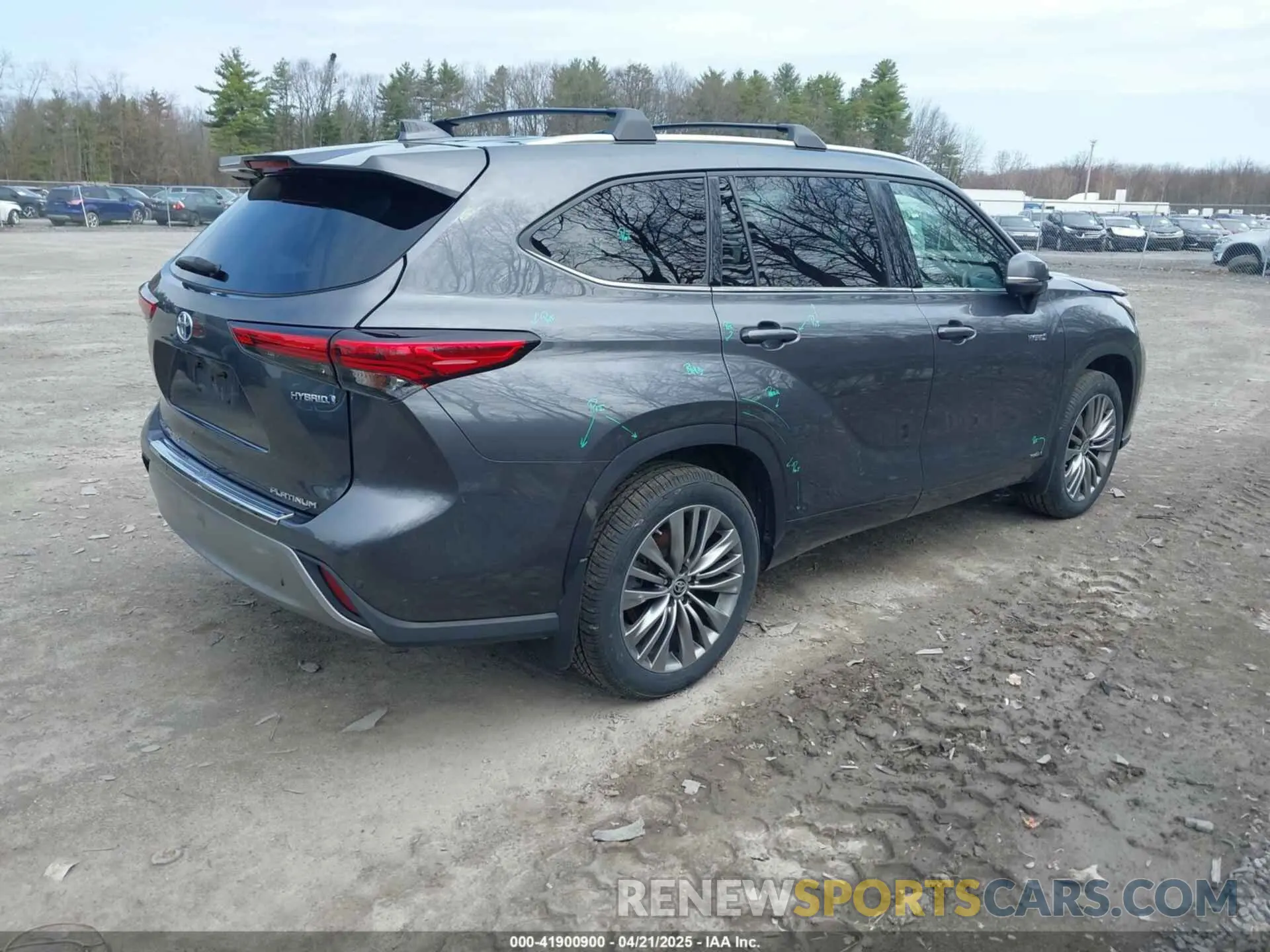 4 Photograph of a damaged car 5TDEBRCH1LS014092 TOYOTA HIGHLANDER 2020