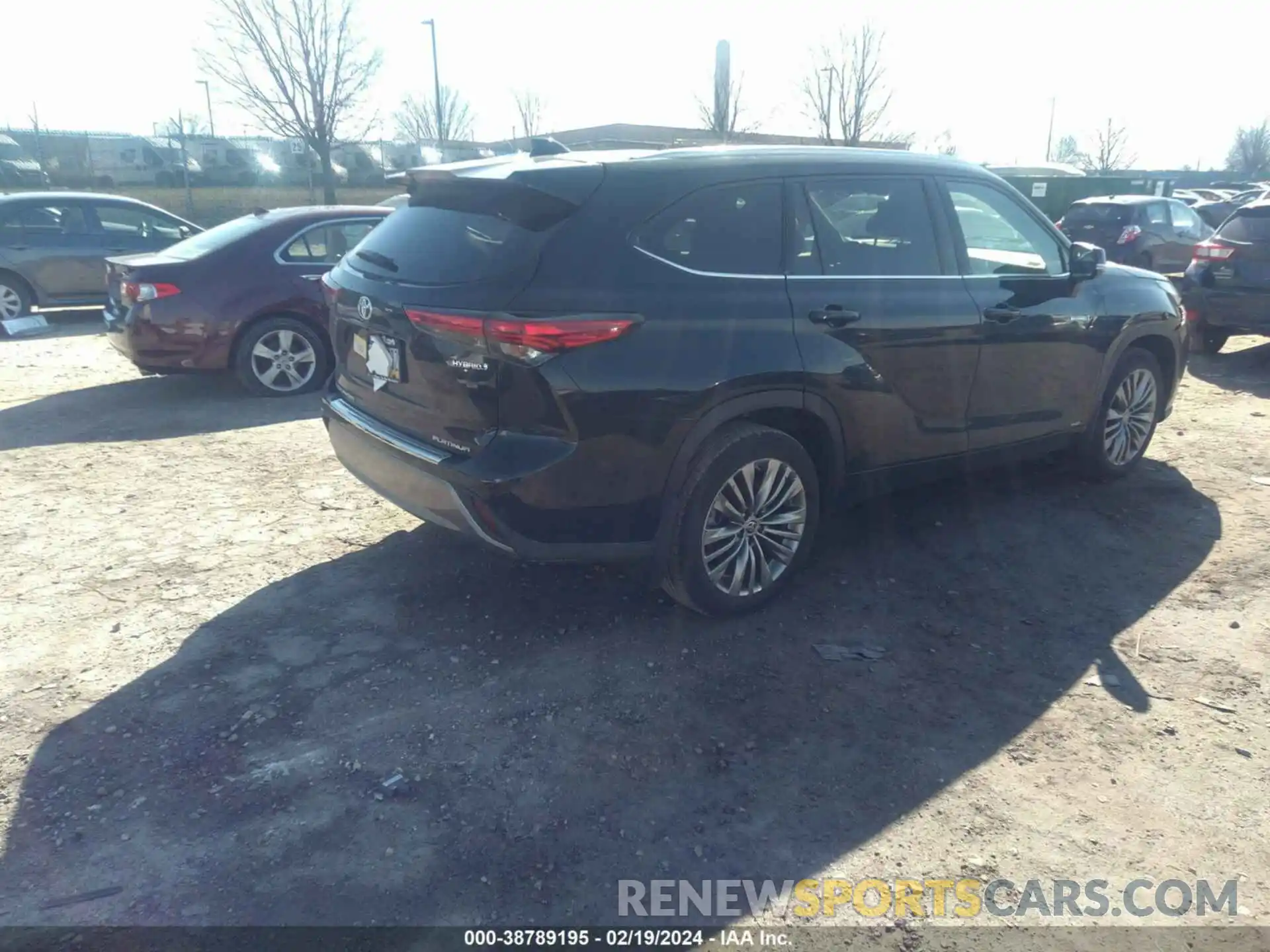 4 Photograph of a damaged car 5TDEBRCH2LS008706 TOYOTA HIGHLANDER 2020