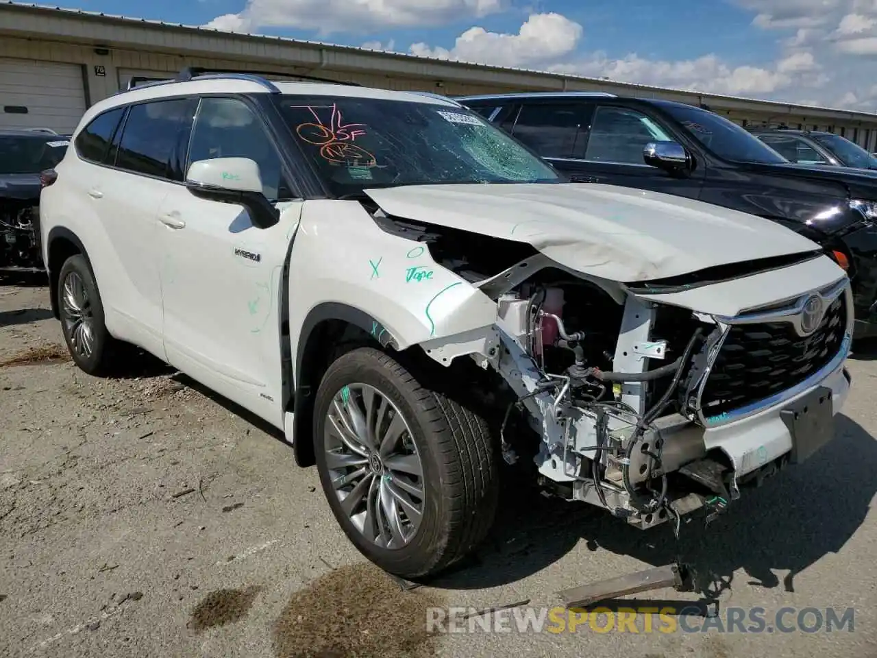 9 Photograph of a damaged car 5TDEBRCH4LS003507 TOYOTA HIGHLANDER 2020