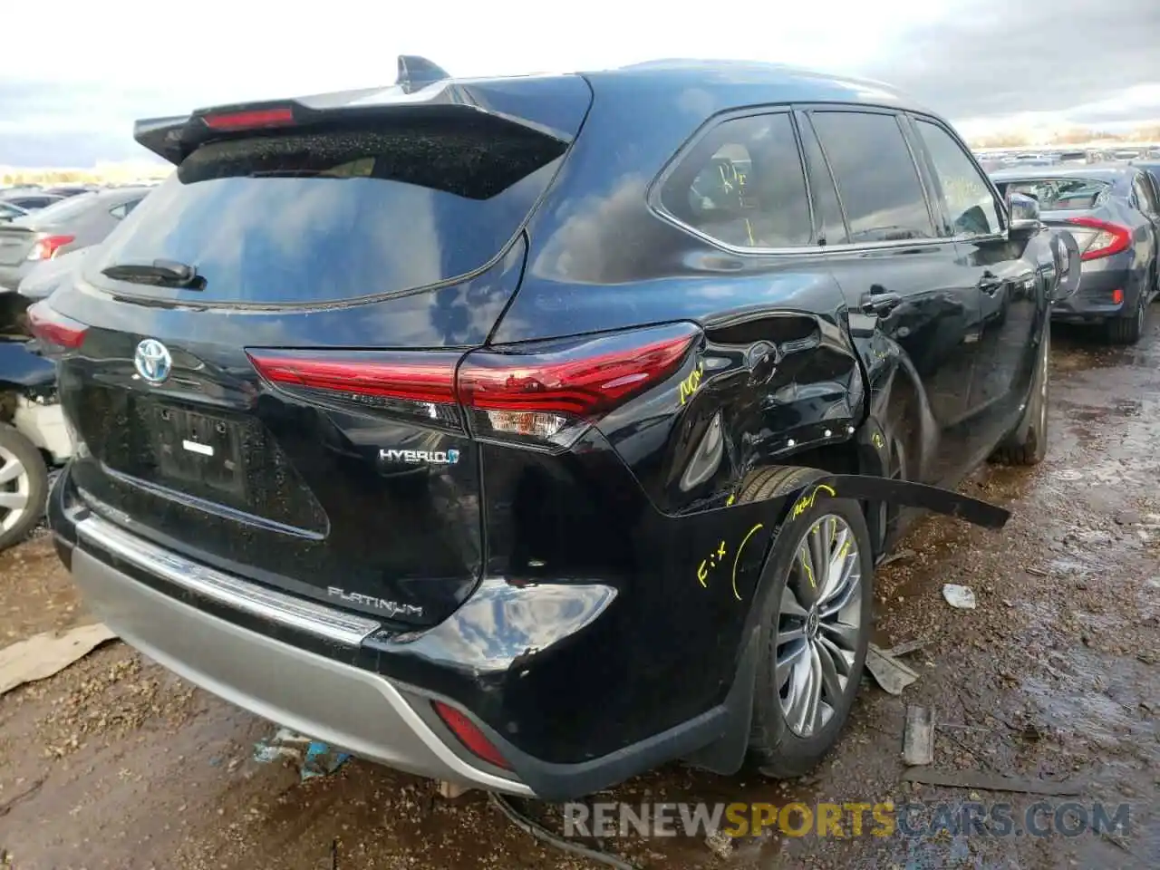 4 Photograph of a damaged car 5TDEBRCH4LS010263 TOYOTA HIGHLANDER 2020