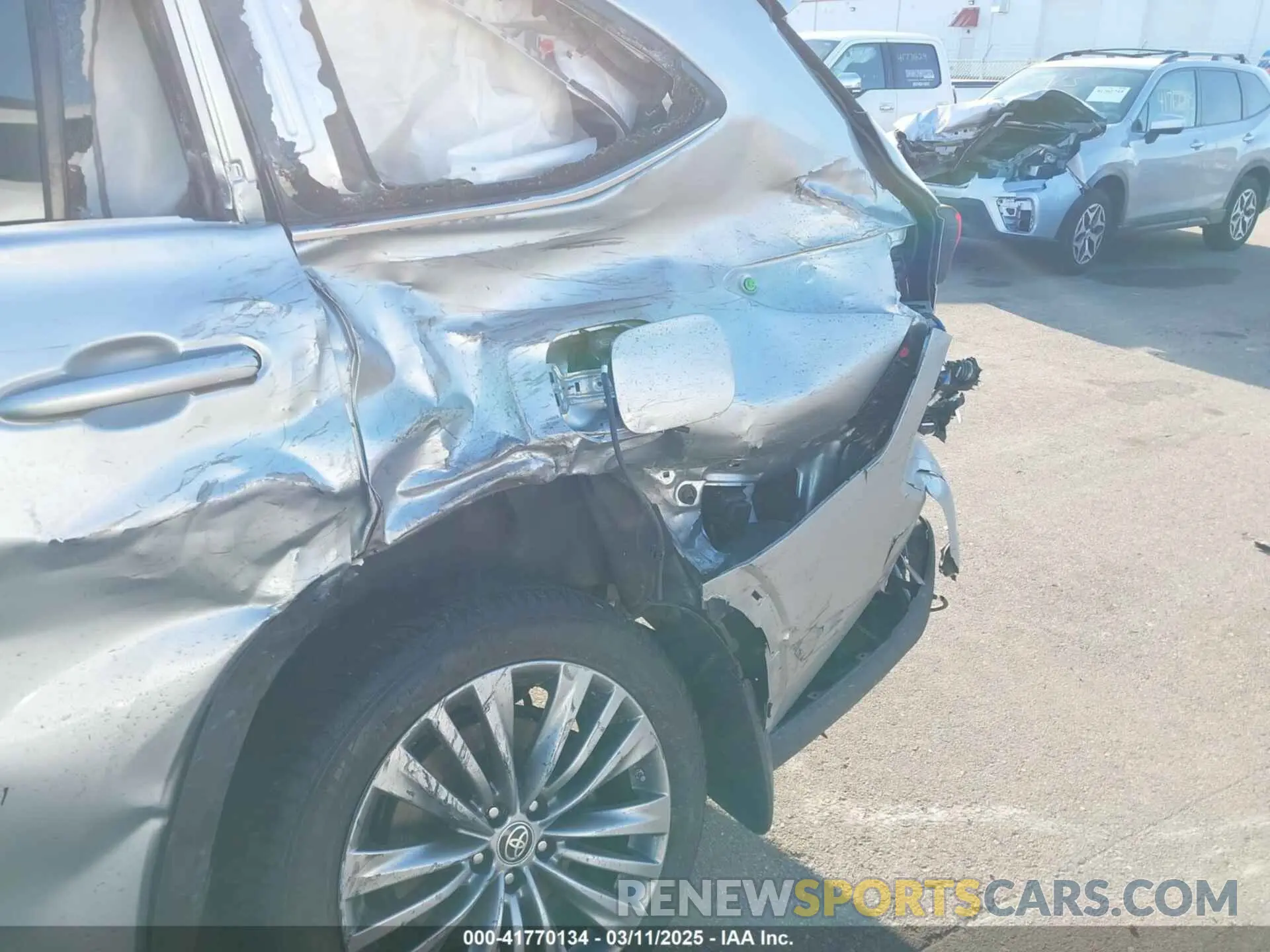 6 Photograph of a damaged car 5TDEBRCH5LS009199 TOYOTA HIGHLANDER 2020