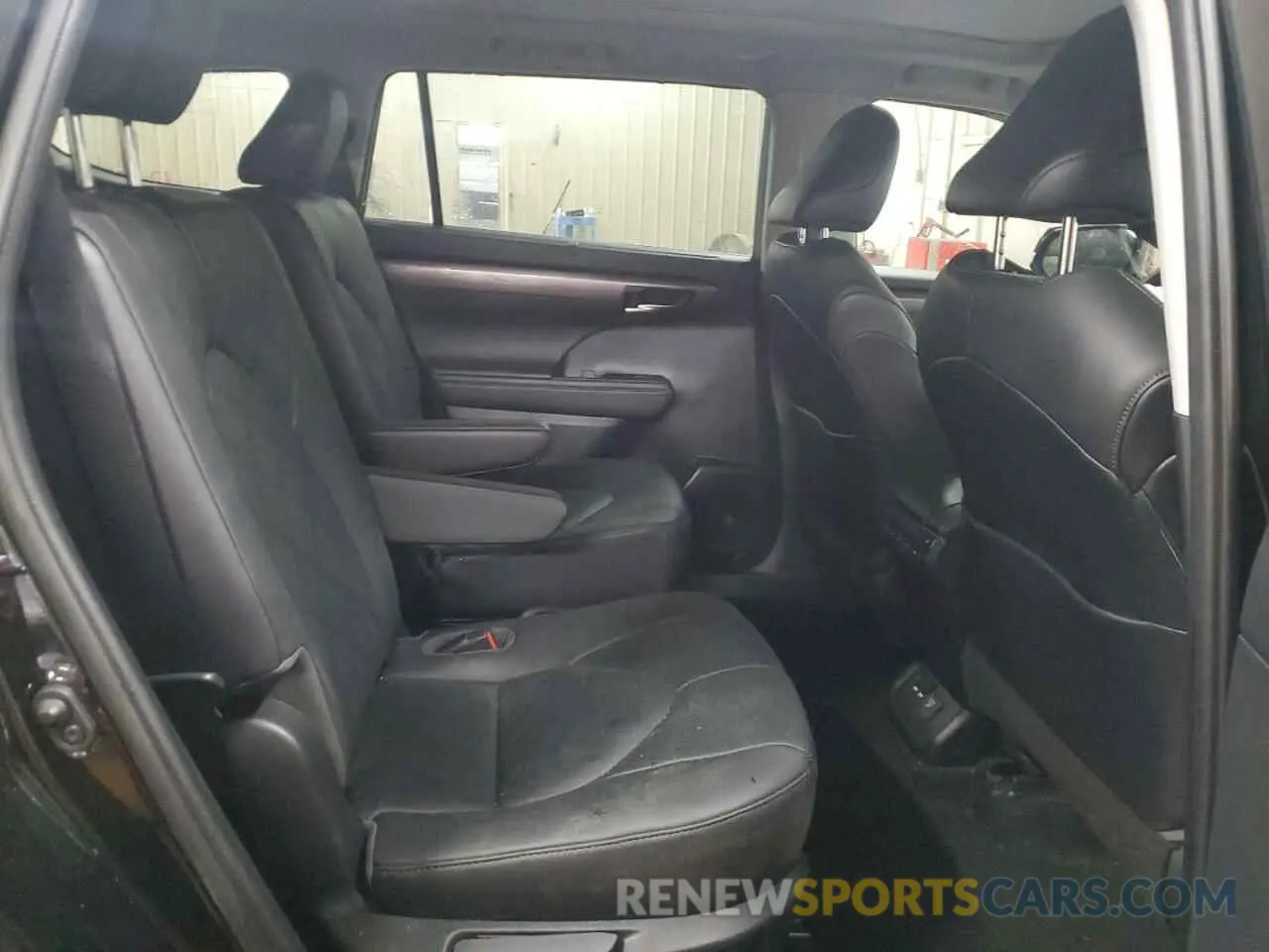 11 Photograph of a damaged car 5TDEBRCH6LS008319 TOYOTA HIGHLANDER 2020