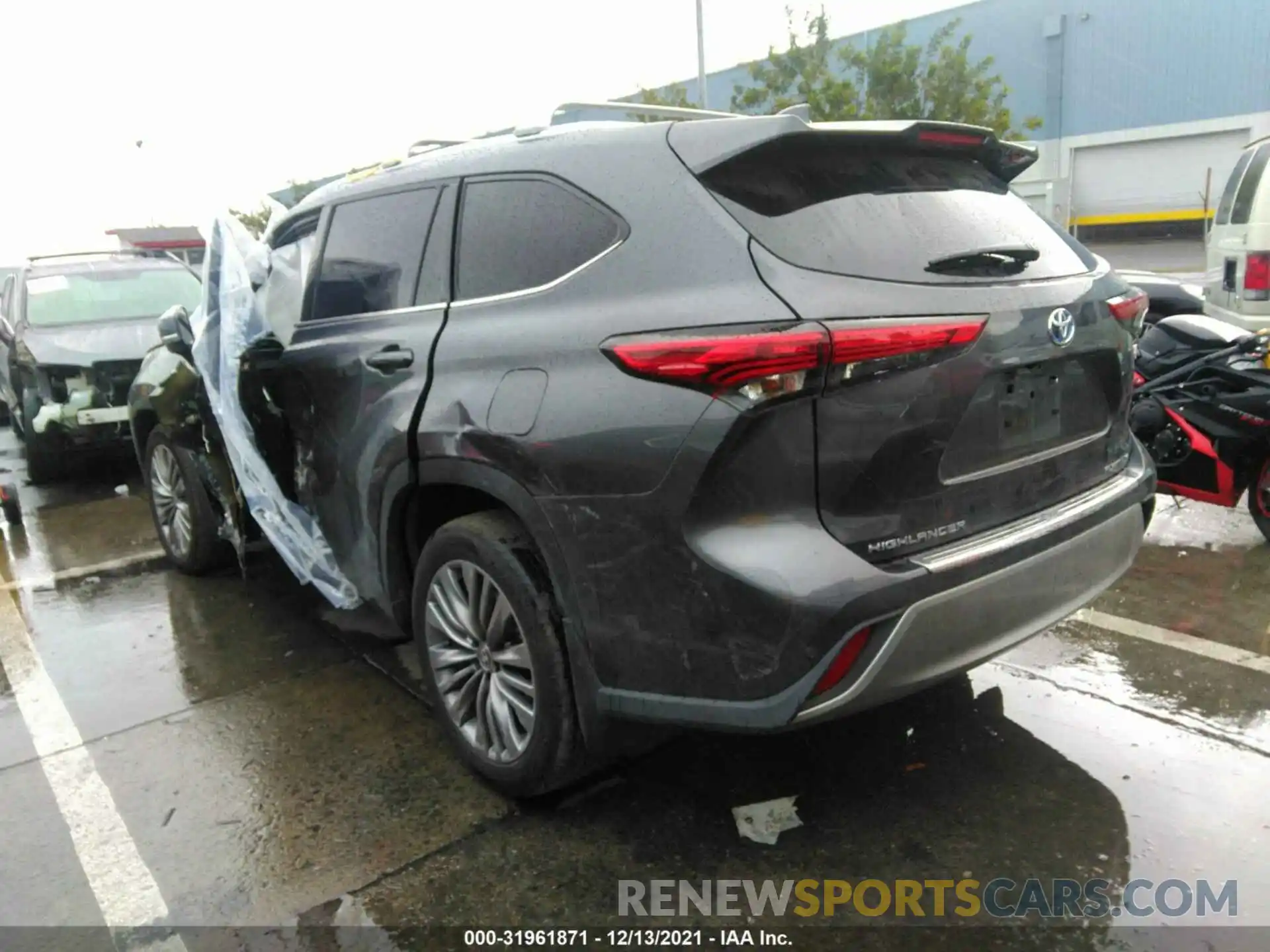 3 Photograph of a damaged car 5TDEBRCH7LS011357 TOYOTA HIGHLANDER 2020