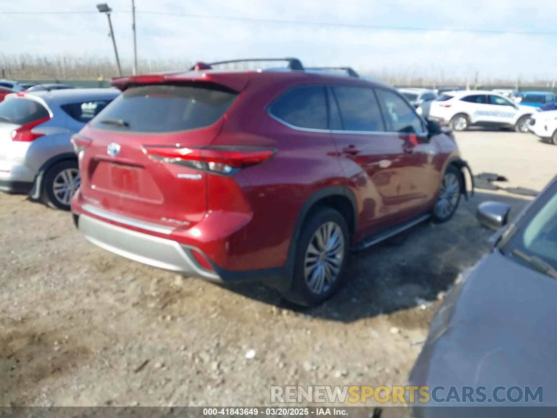 4 Photograph of a damaged car 5TDEBRCH8LS005843 TOYOTA HIGHLANDER 2020